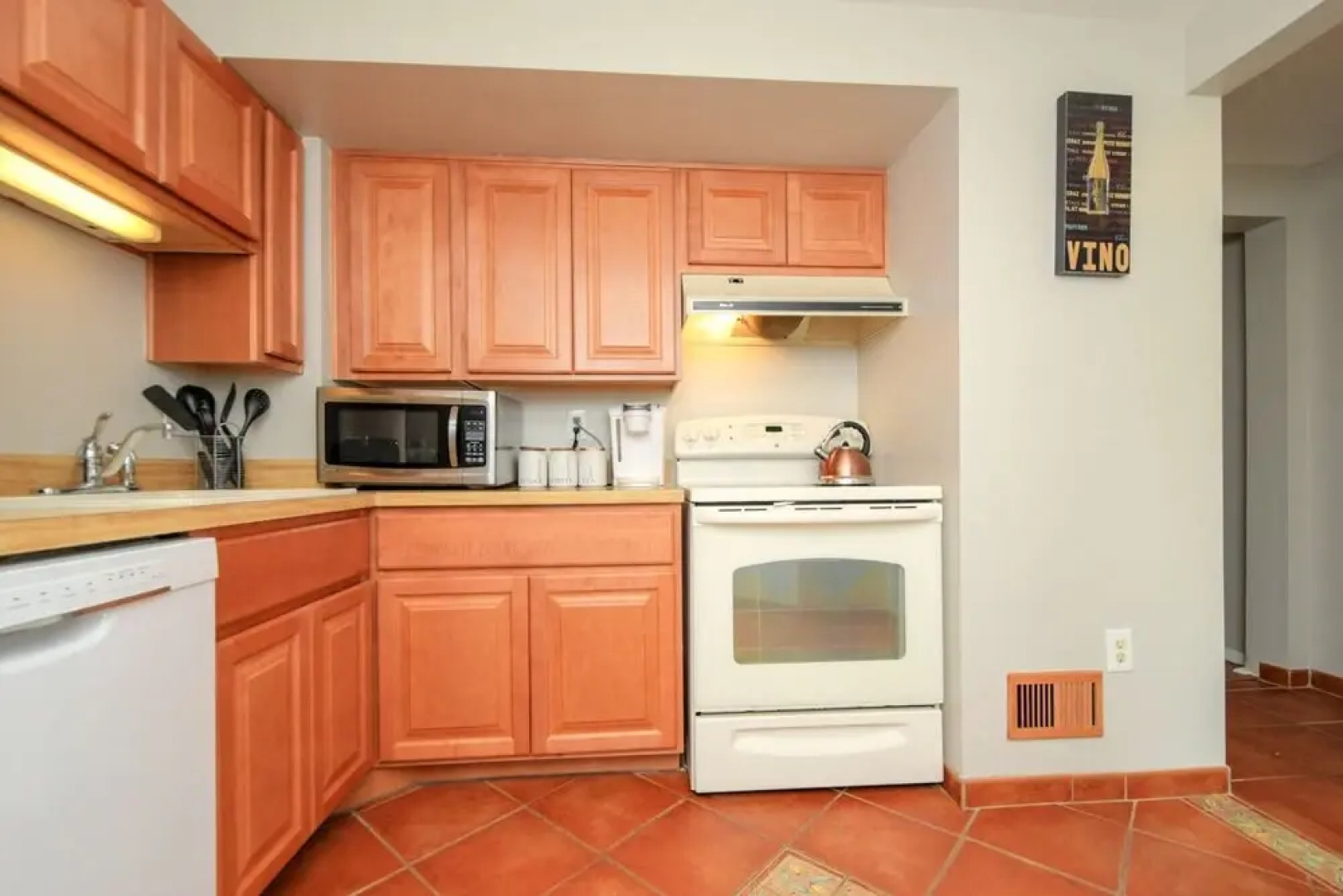 Sterling Townhome - Private & Santized, in a Quiet & Safe Neighborhood. Self Checkin, Pet Friendly! Super-host Support