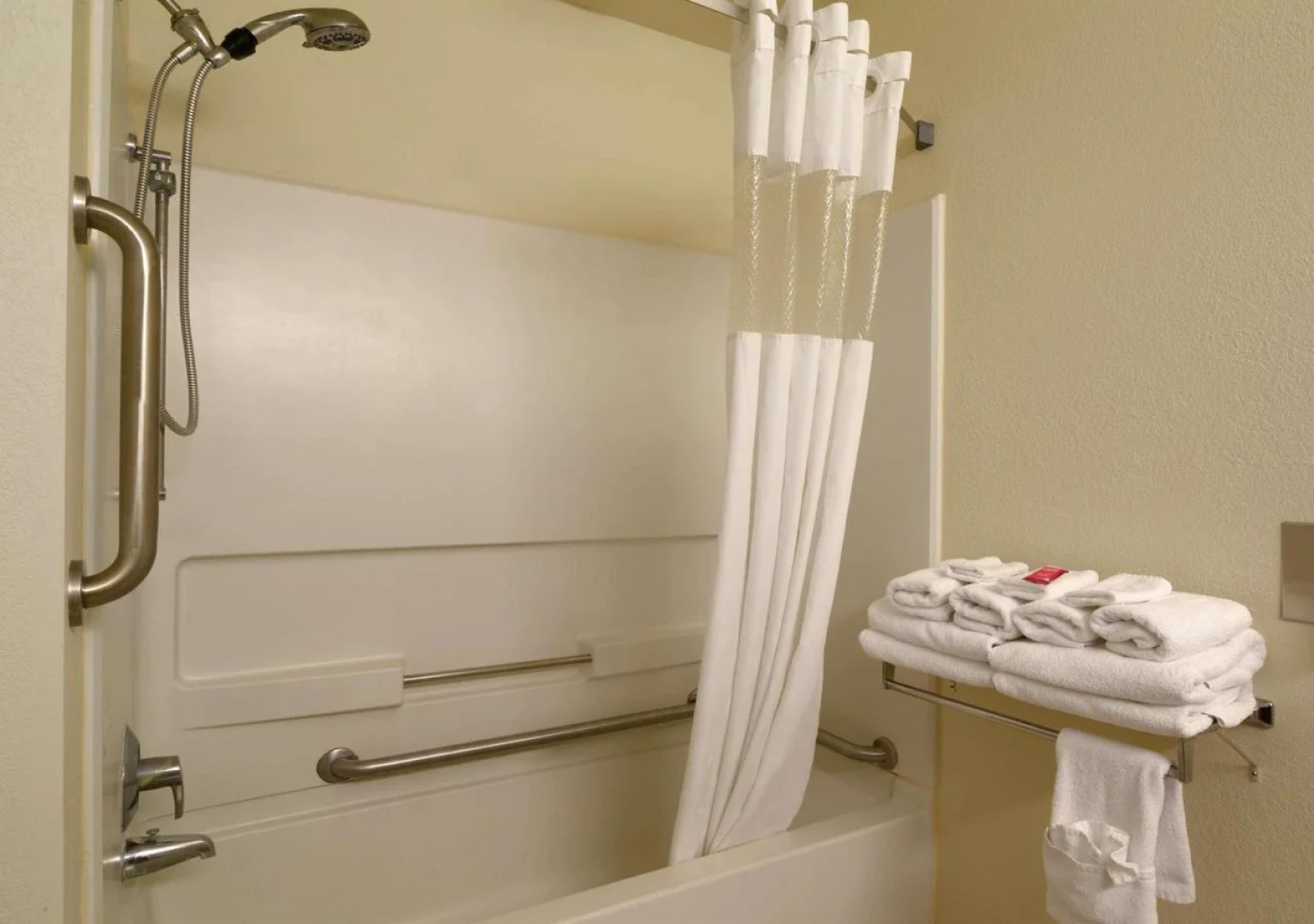 Econo Lodge Whitehall near Michigan's Adventure