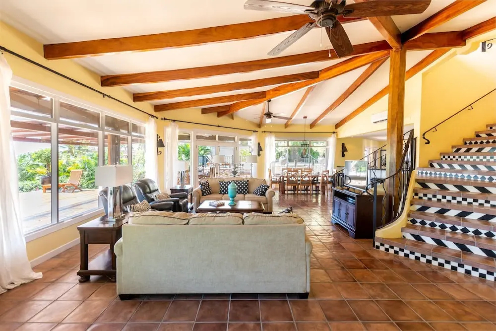 Luxury Flamingo home with ocean view sleeps 10 - walking distance from beach