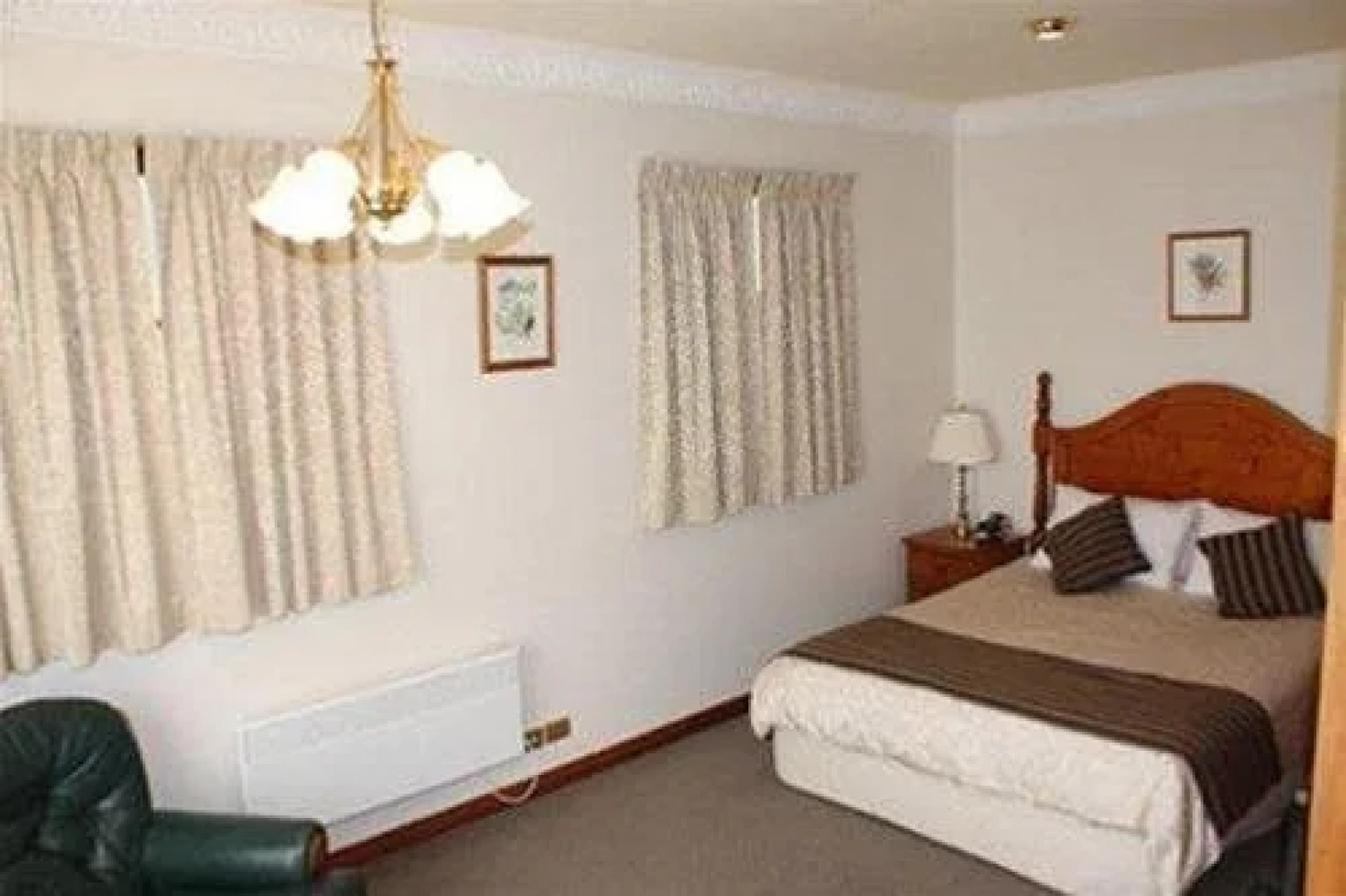 Clovelly House Accommodation