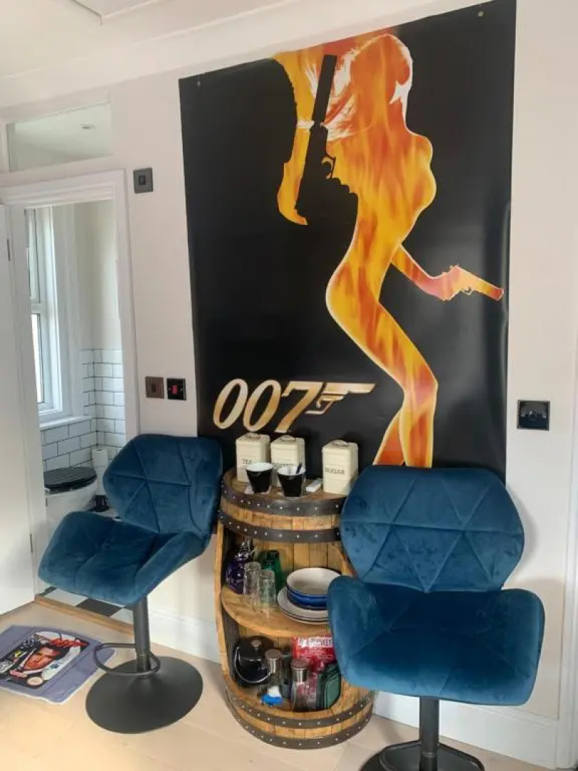 Southsea Royale Studio, James Bond, Parking, Seafront