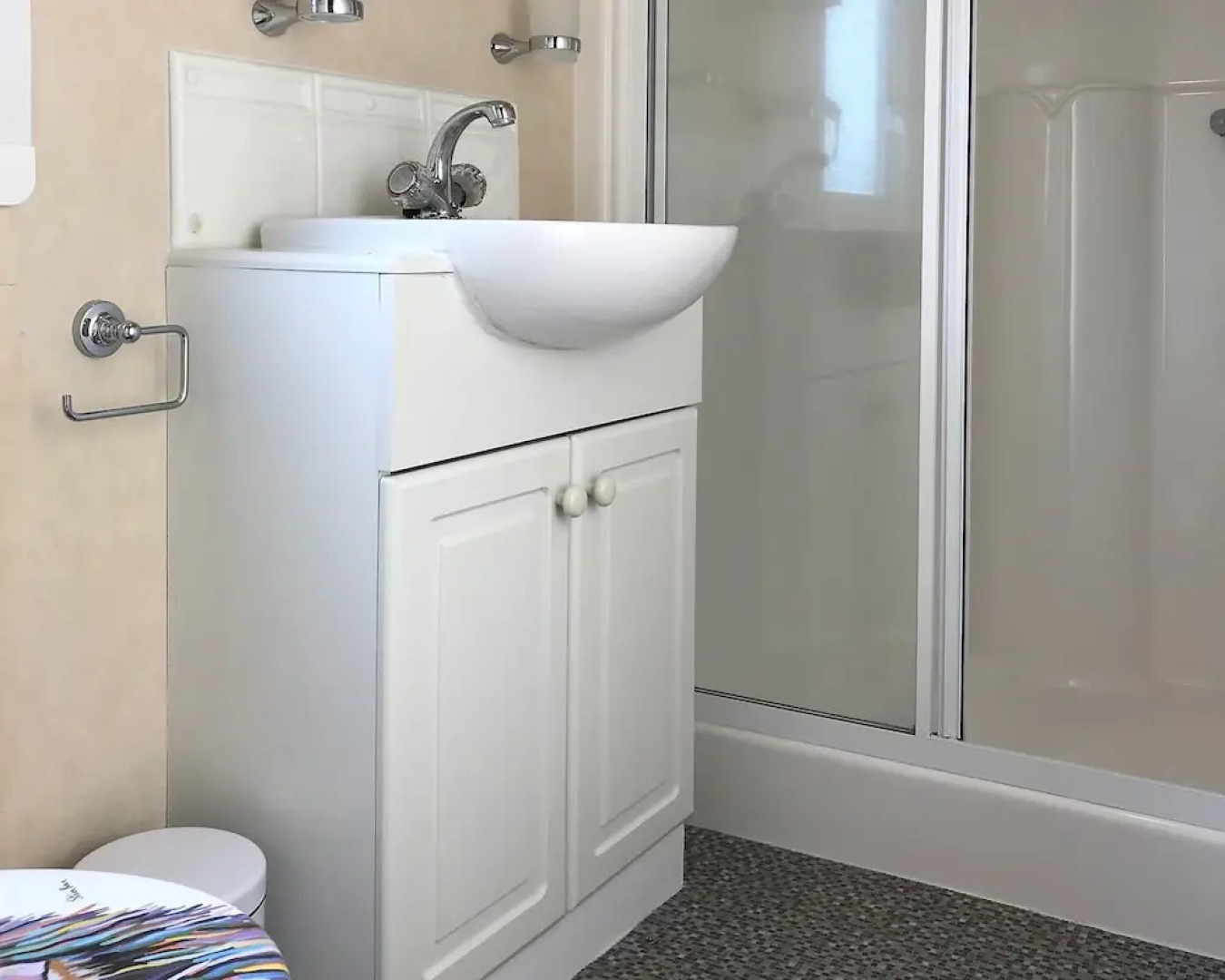 2 Bed-sleeps4-beachfront-free Parking