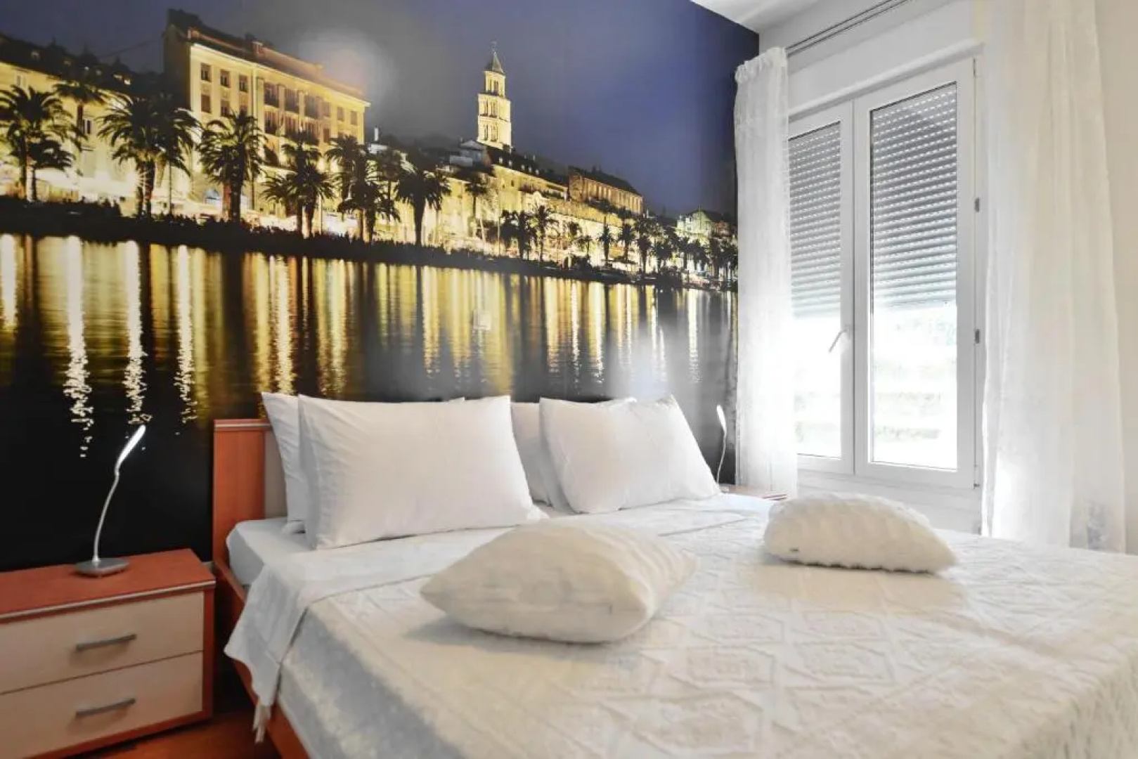 Luxury Seaside Apartment