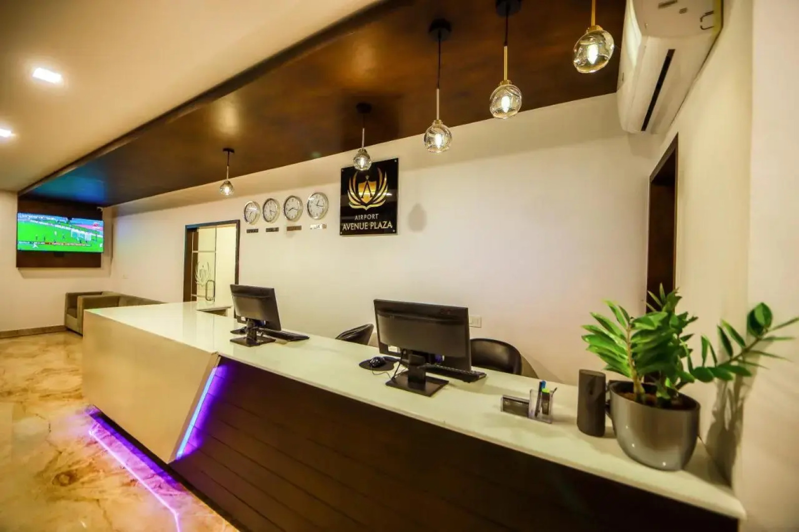 Airport Avenue Plaza