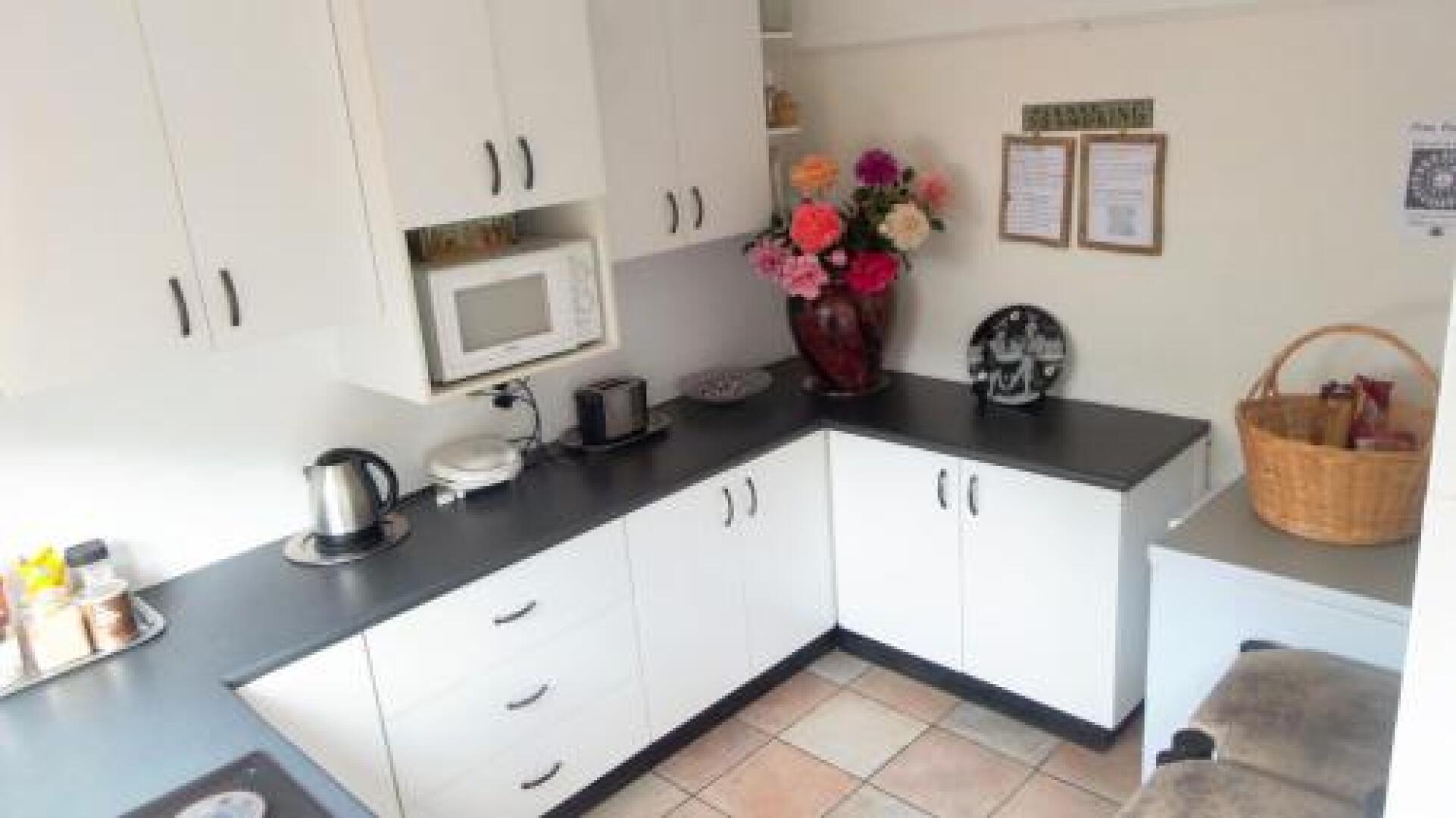 Airport Beach Backpackers