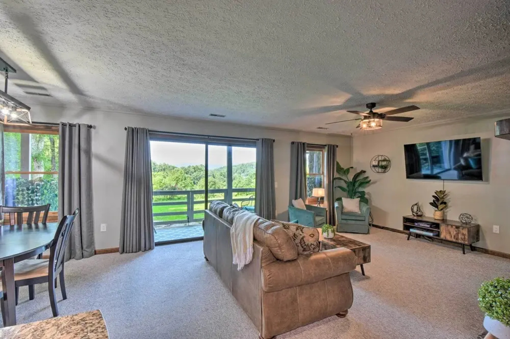 Stylish Sky Valley Condo With Club Amenities!