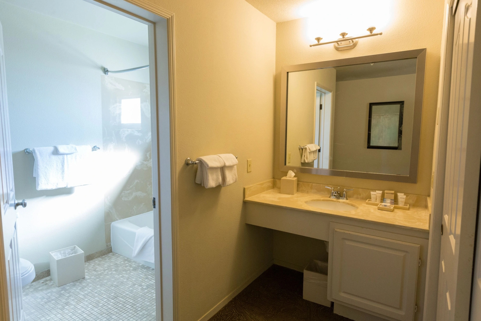 Cambria Landing Inn & Suites