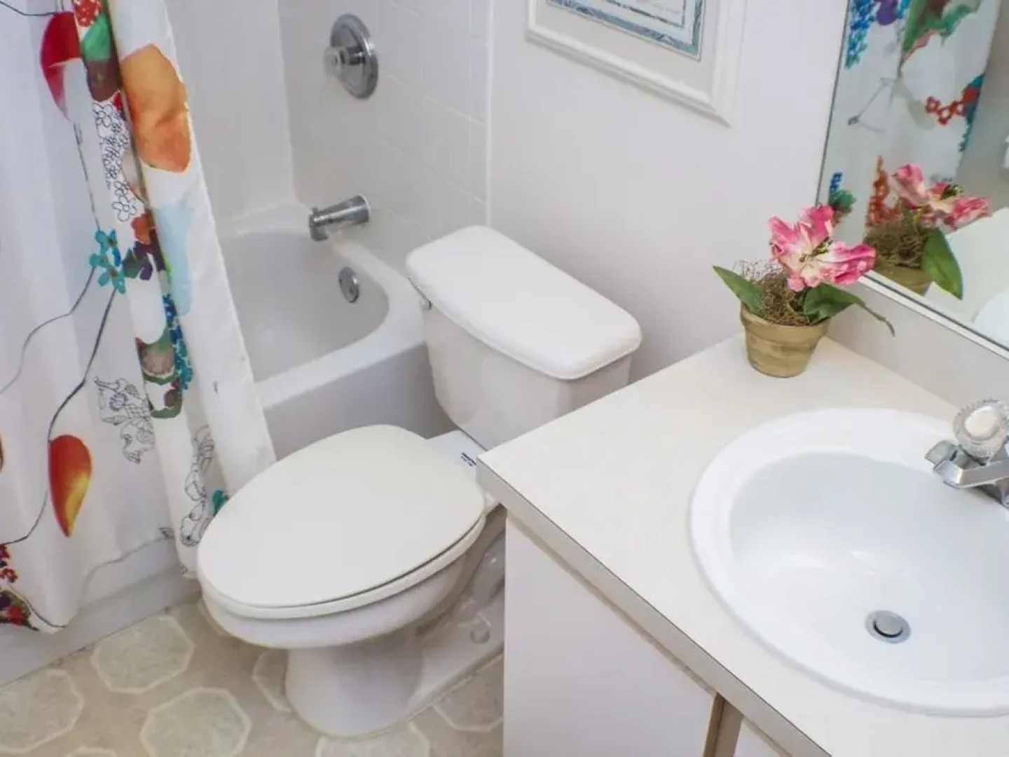 3 Bedrooms Condo by RedAwning