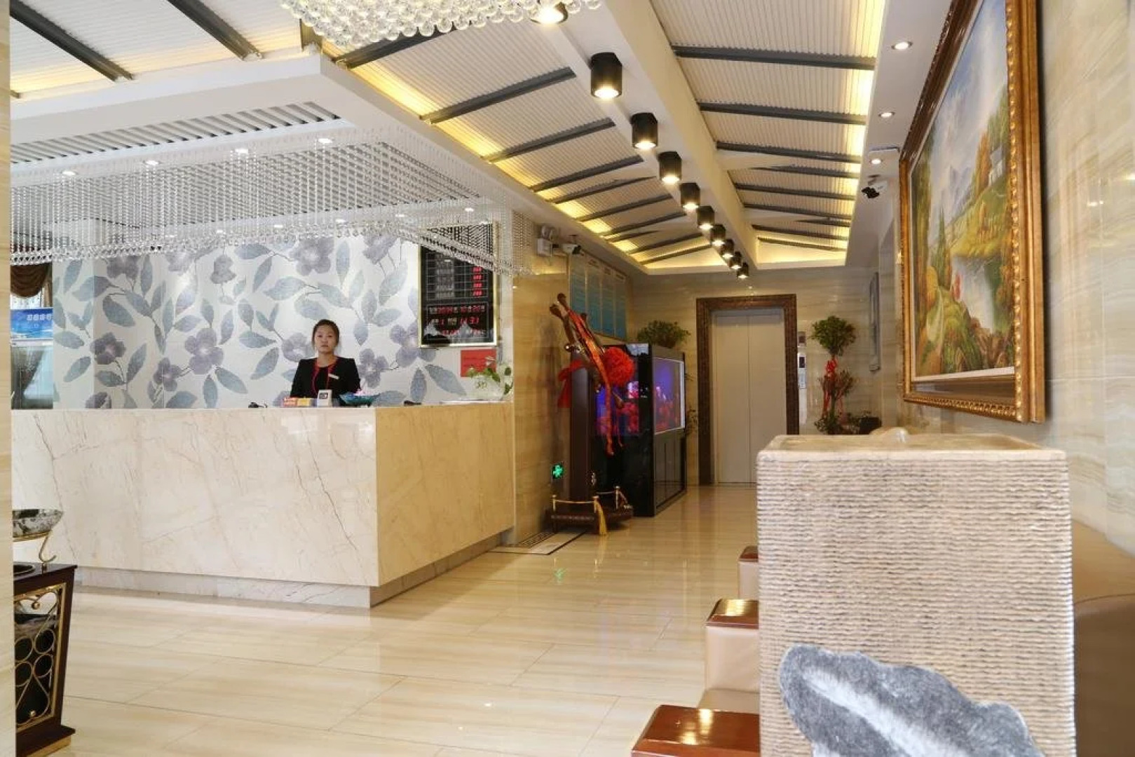 Golden Moon Business Hotel