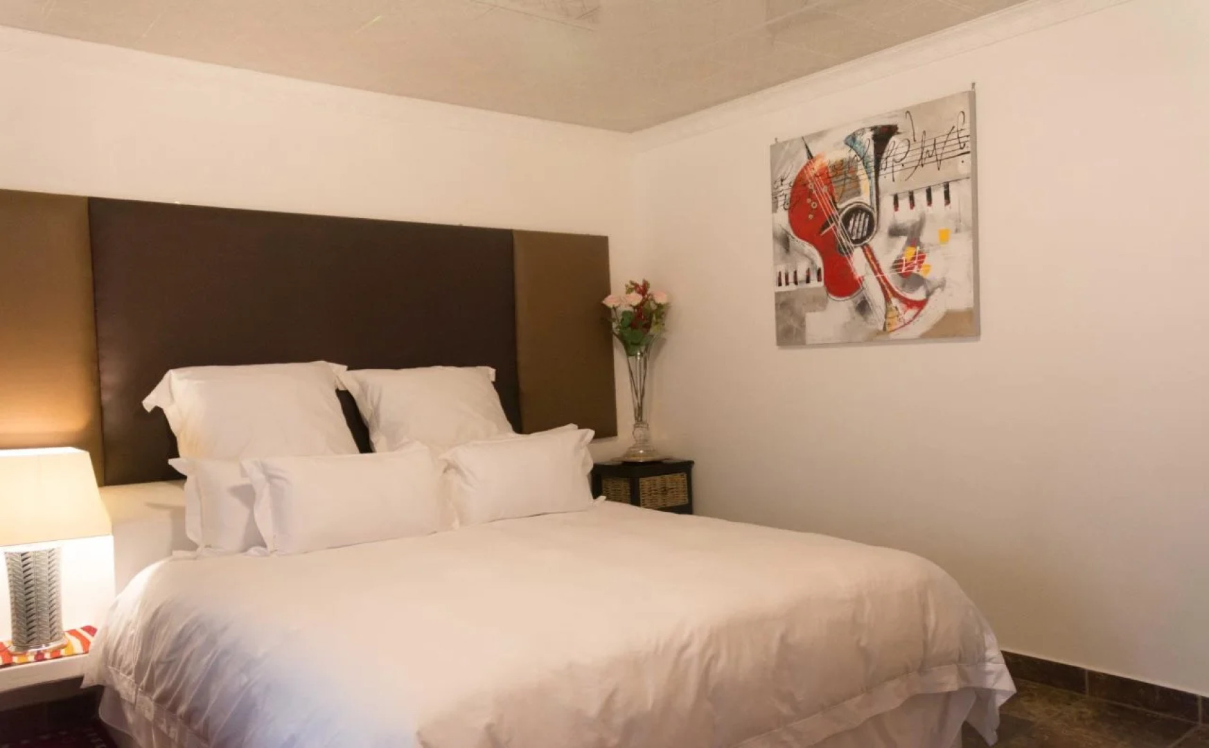 Fullmoon Paradise Lodge