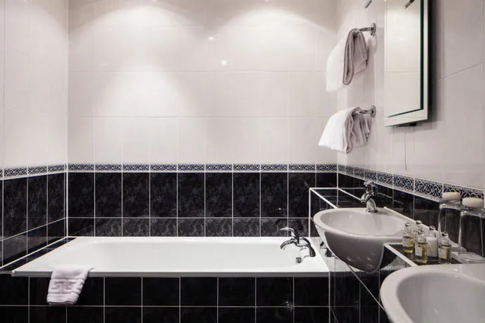 Llansantffraed Court Hotel