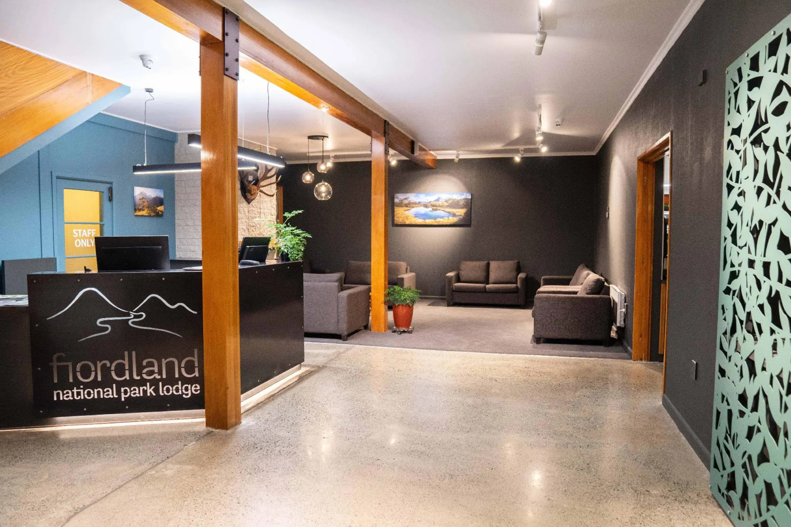 Fiordland National Park Lodge