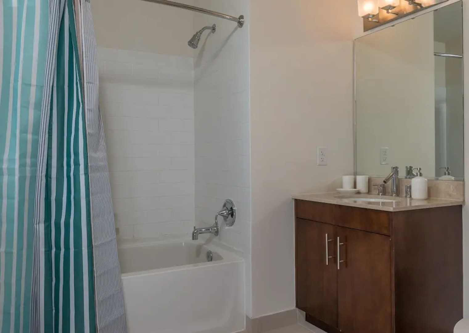 Home Away Luxury Apartments at Washington