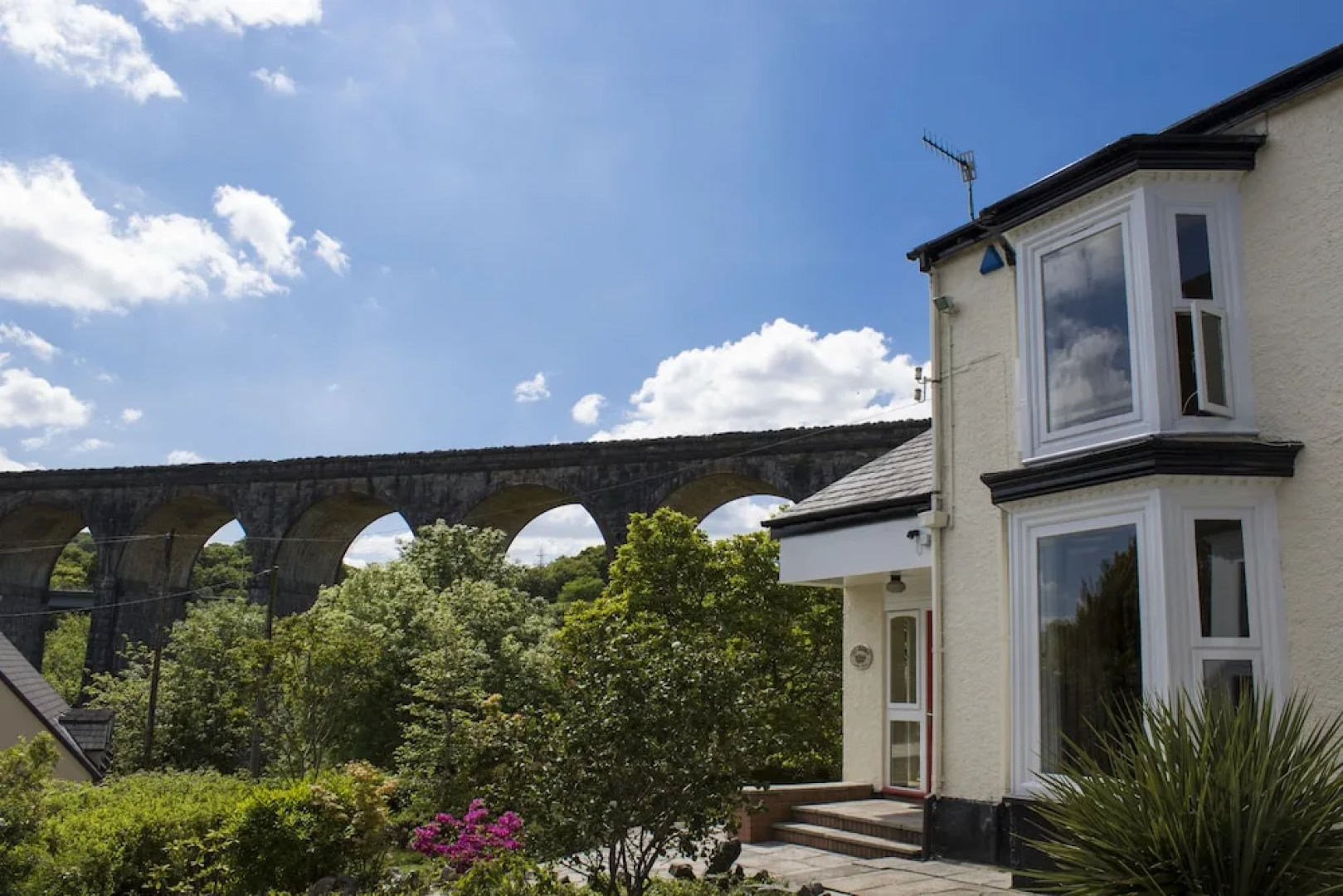 The Grange Guesthouse, Cefn-Coed