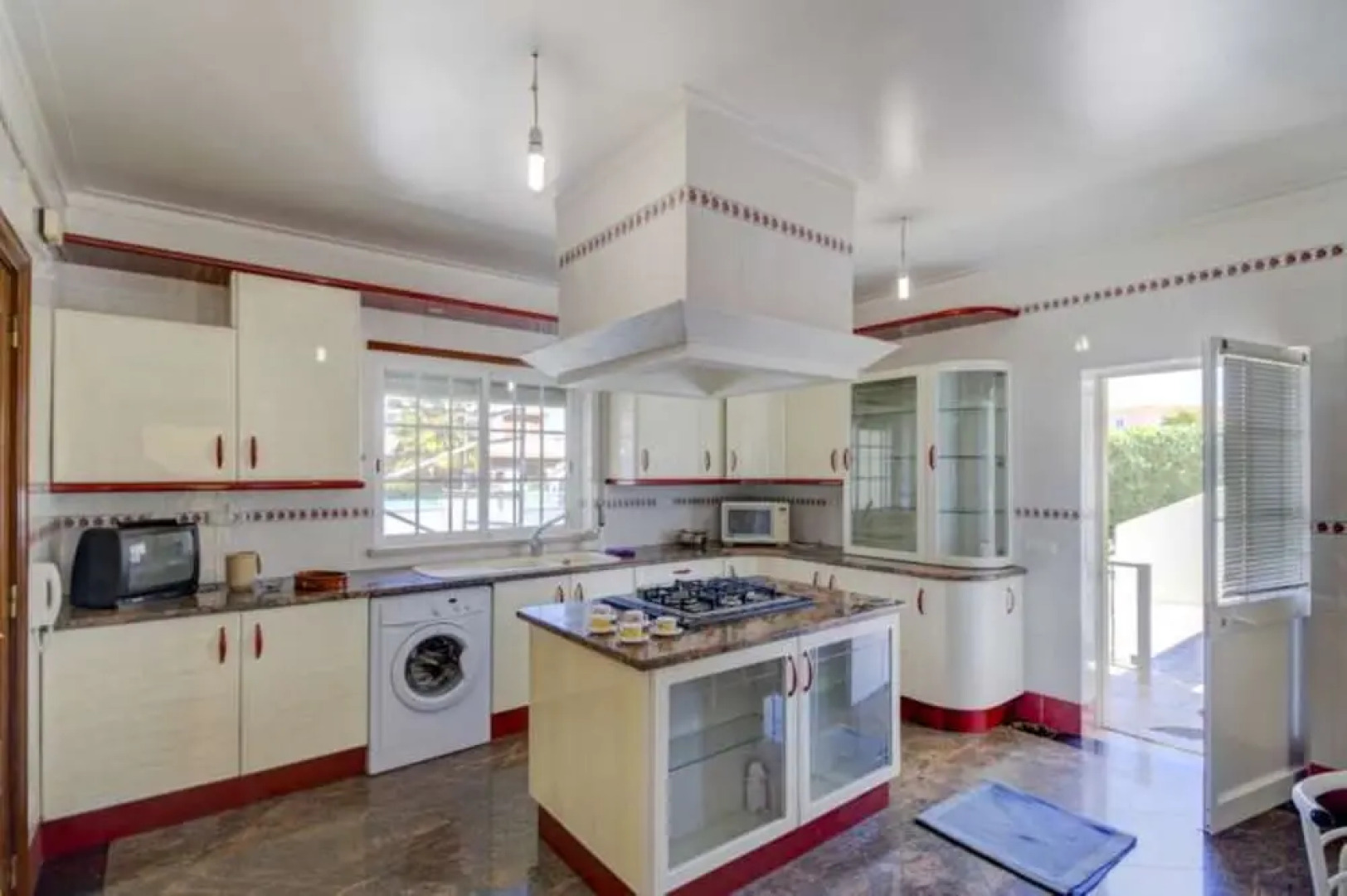 Villa - 6 Bedrooms with Pool and WiFi - 104371