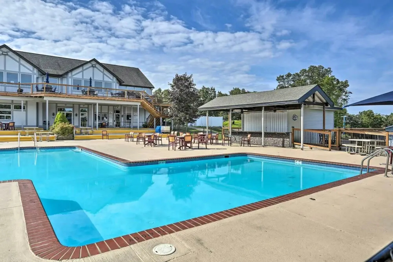 Hot Tub & Pool Access: Year-round Pocono Retreat!