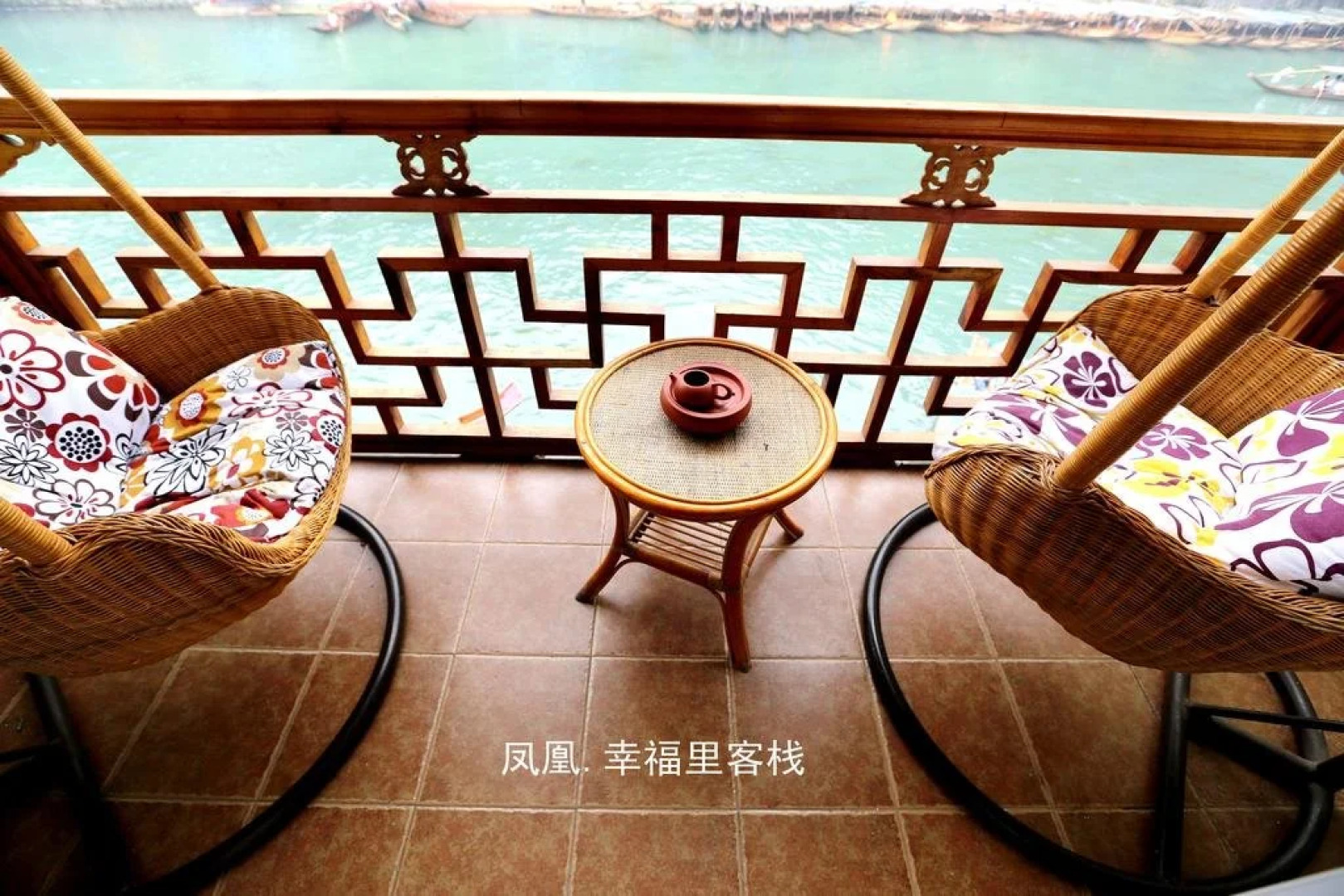 Fenghuang Happy Hotel