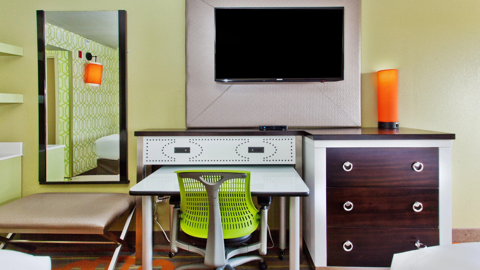 Holiday Inn Express Atlanta Galleria - Ballpark Area by IHG