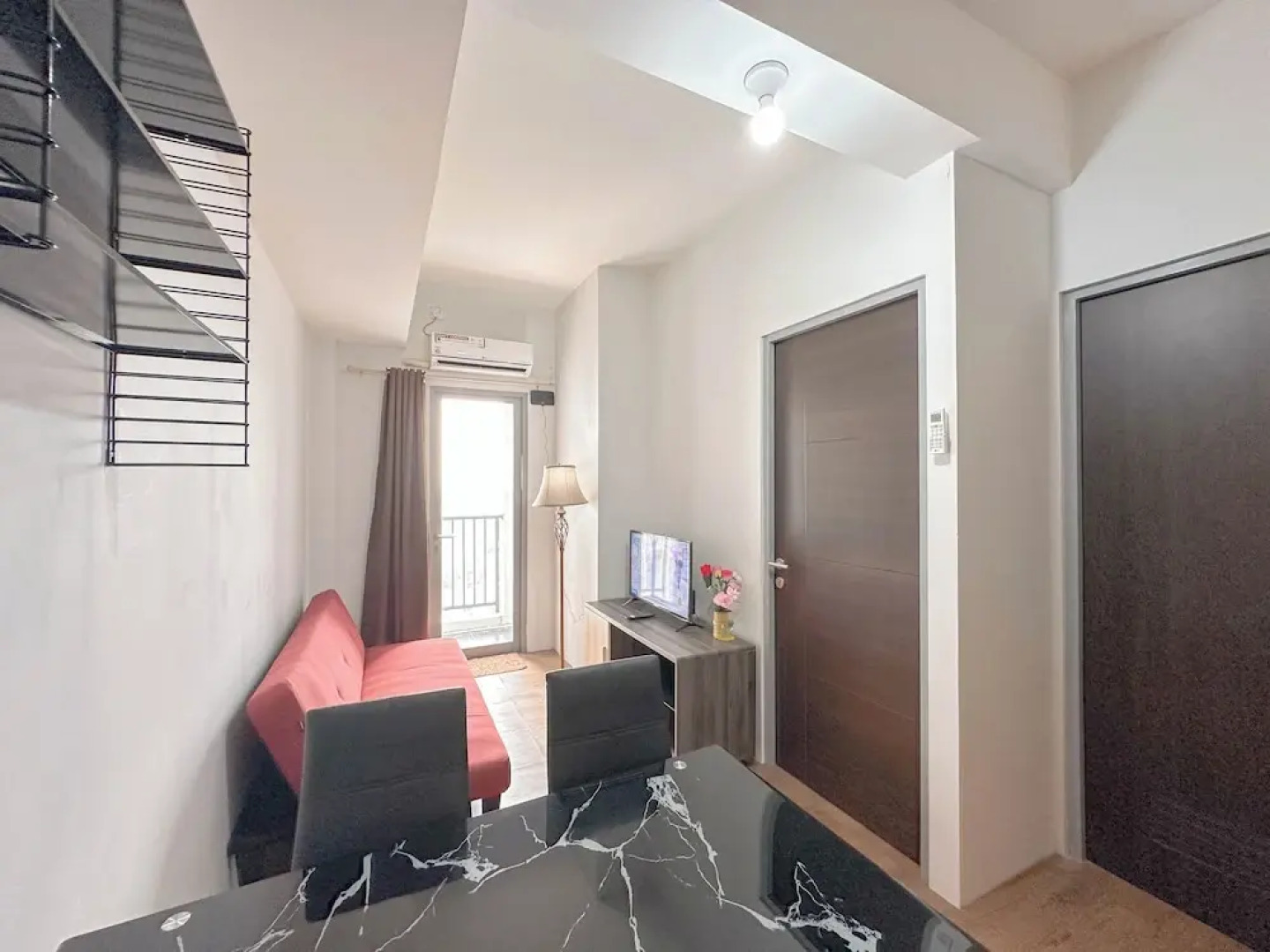 1Br Spacious And Vibrant At Tamansari Prospero Apartment