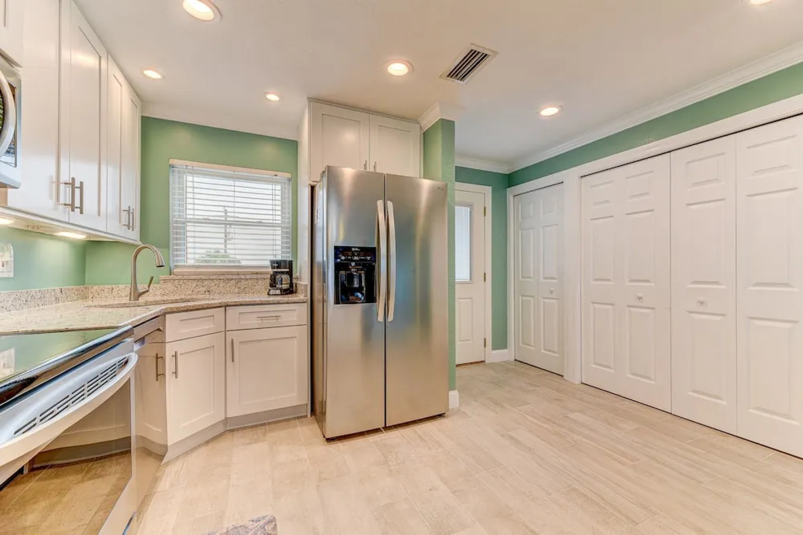 Island Retreat Upper B by Vtrips