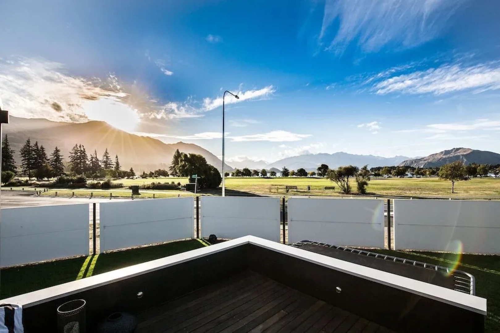 Wanaka Lakefront Gem