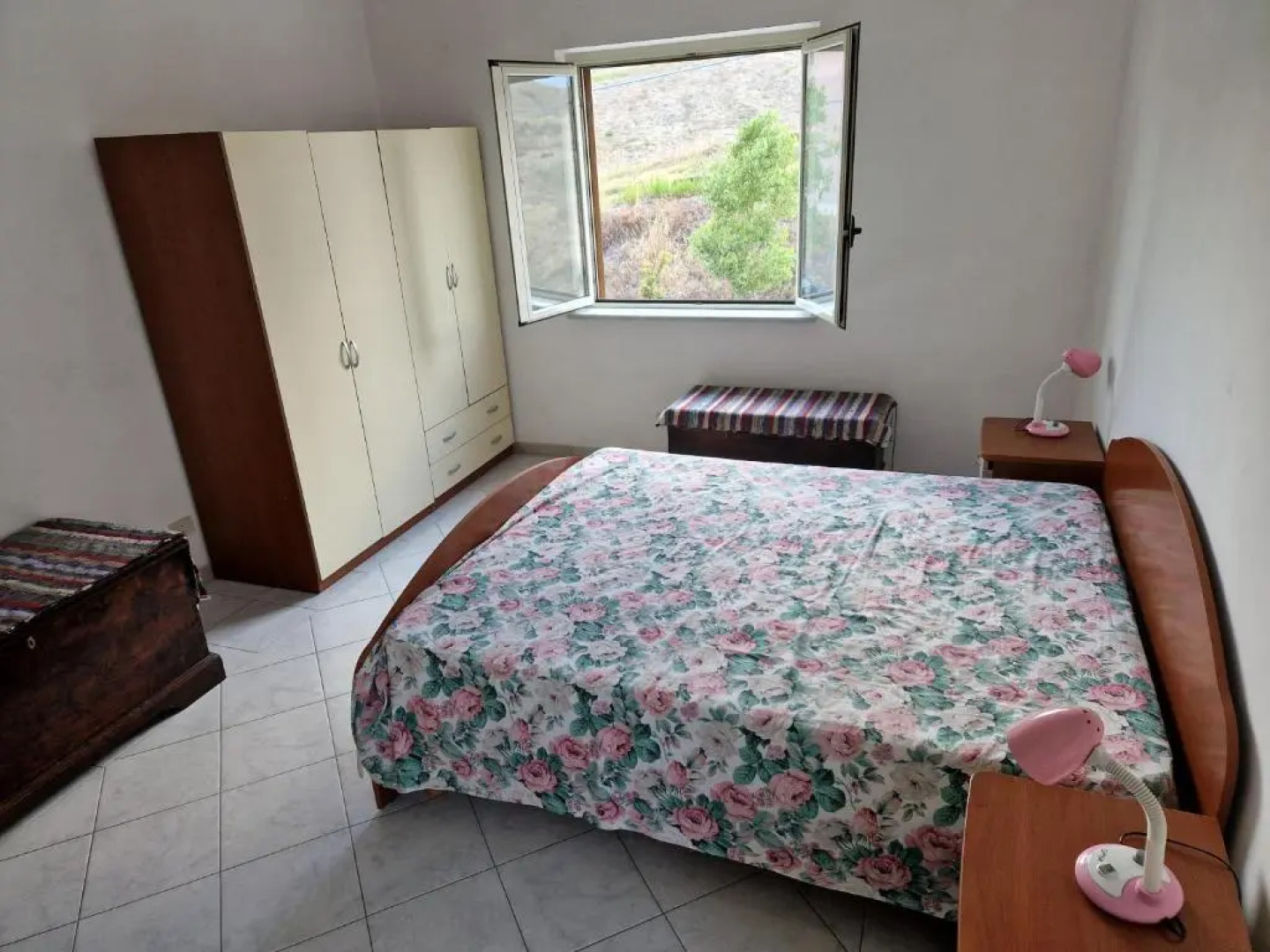 Miriam 21, a 300 metri dal mare