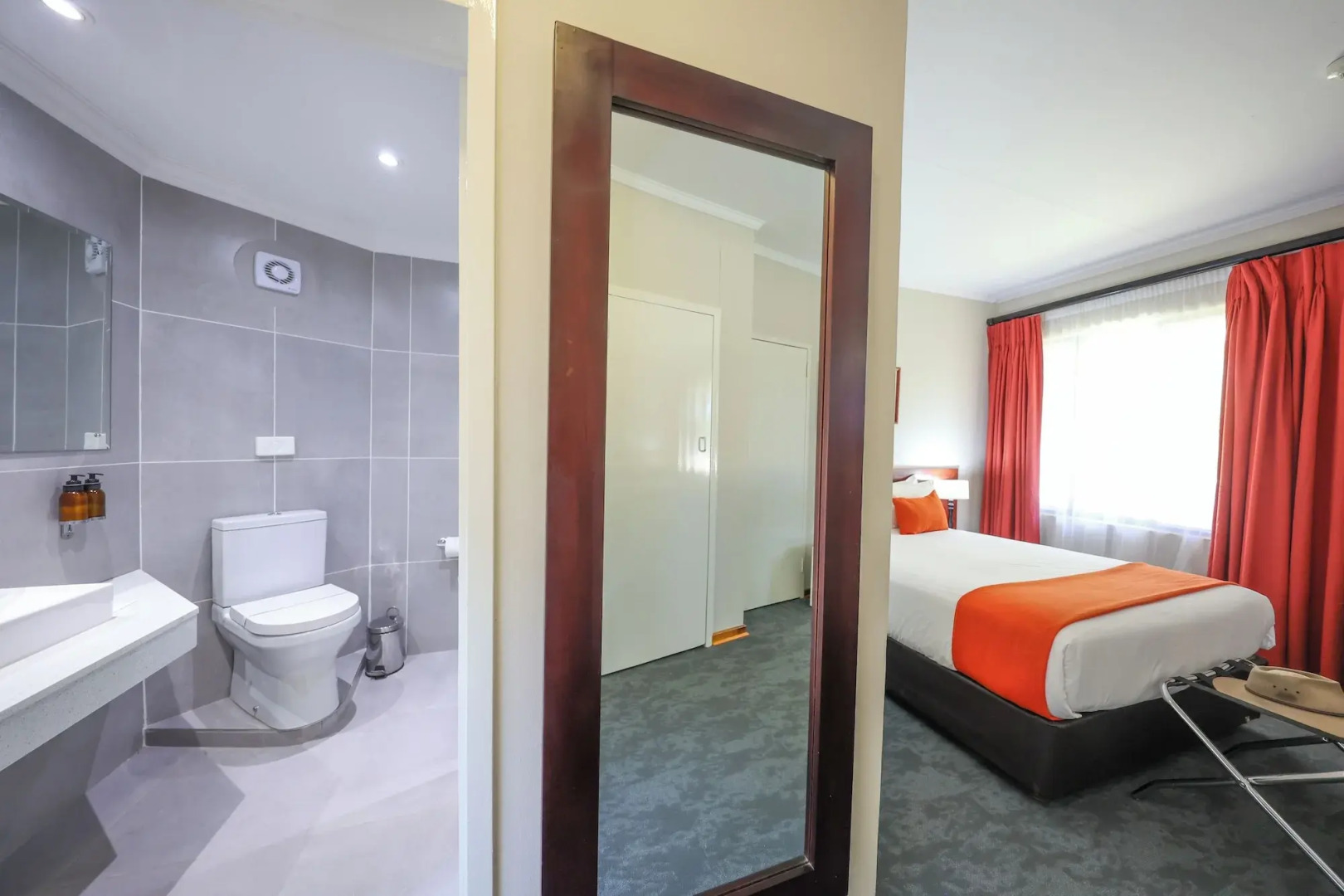 Cresta Botsalo Hotel