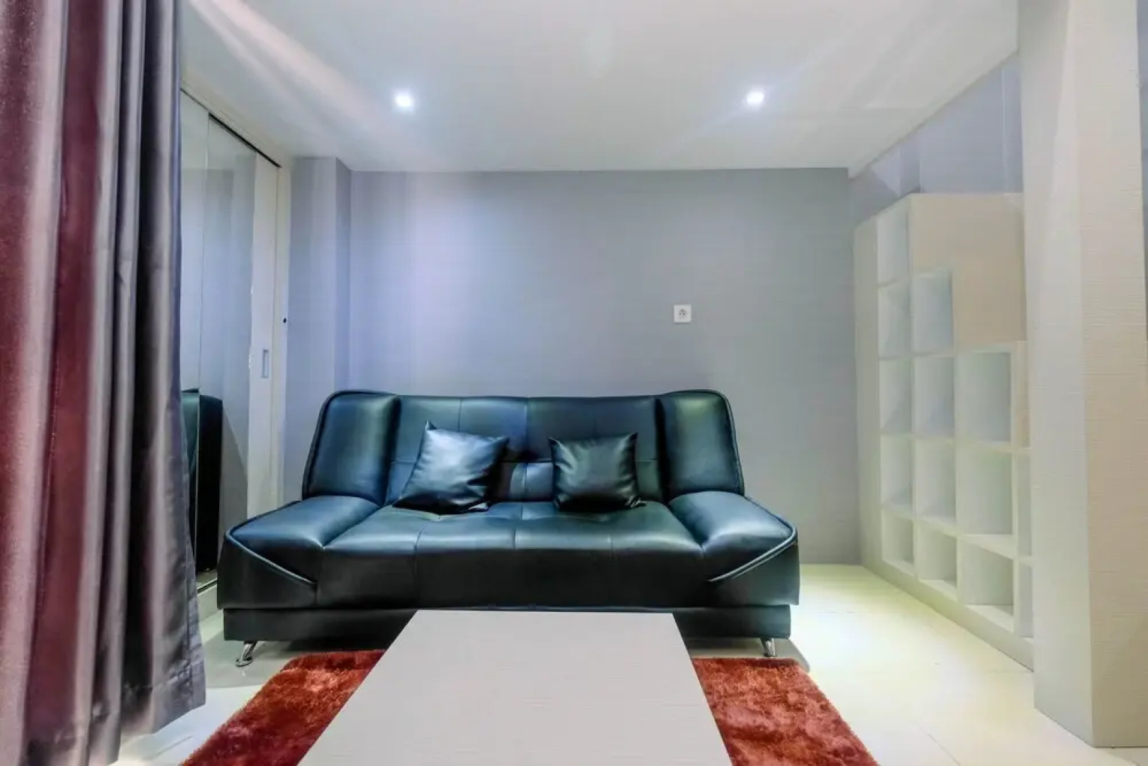 Minimalist and Stylish Studio Dave Apartment By Travelio