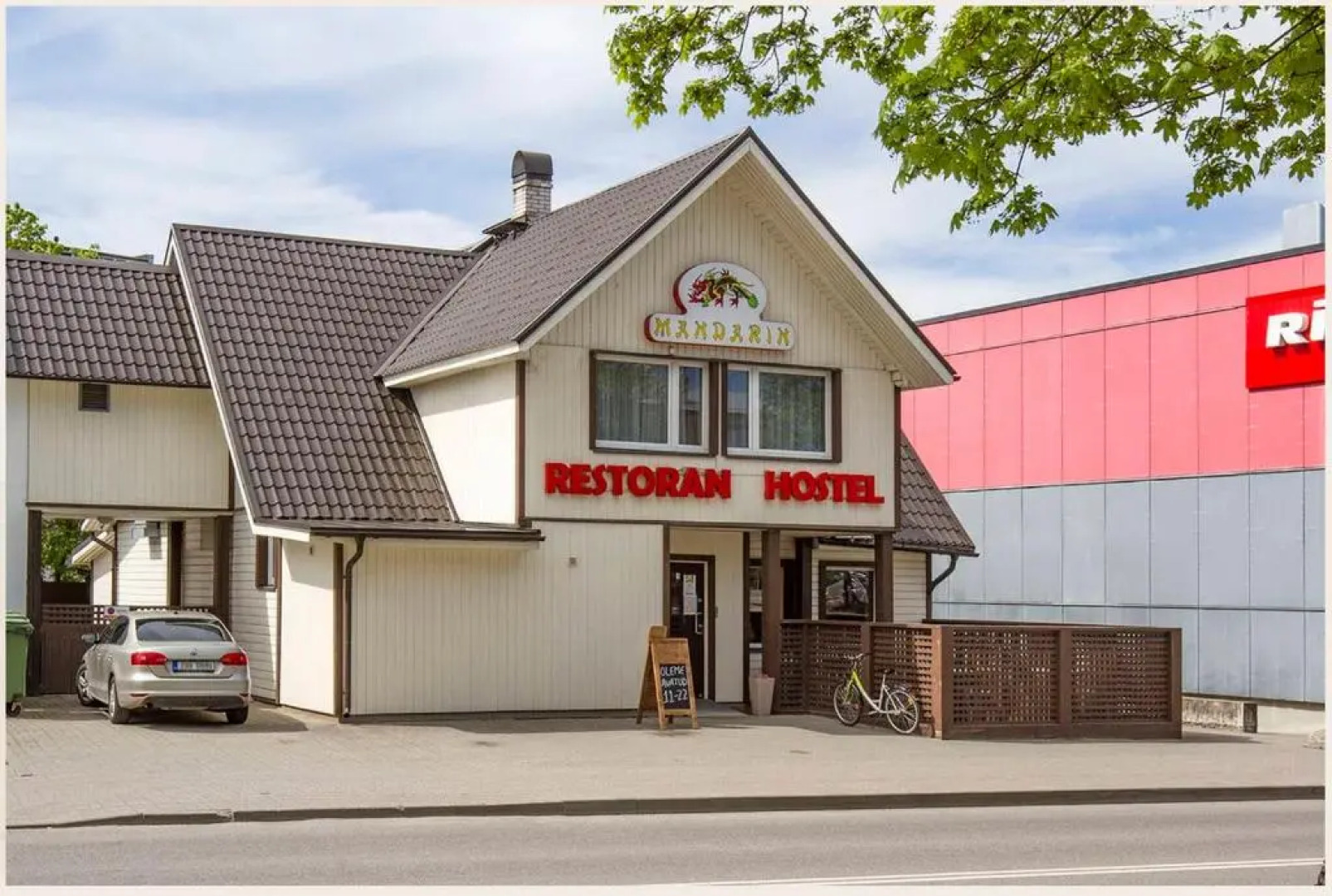 Mandarin Restoran & Hostel