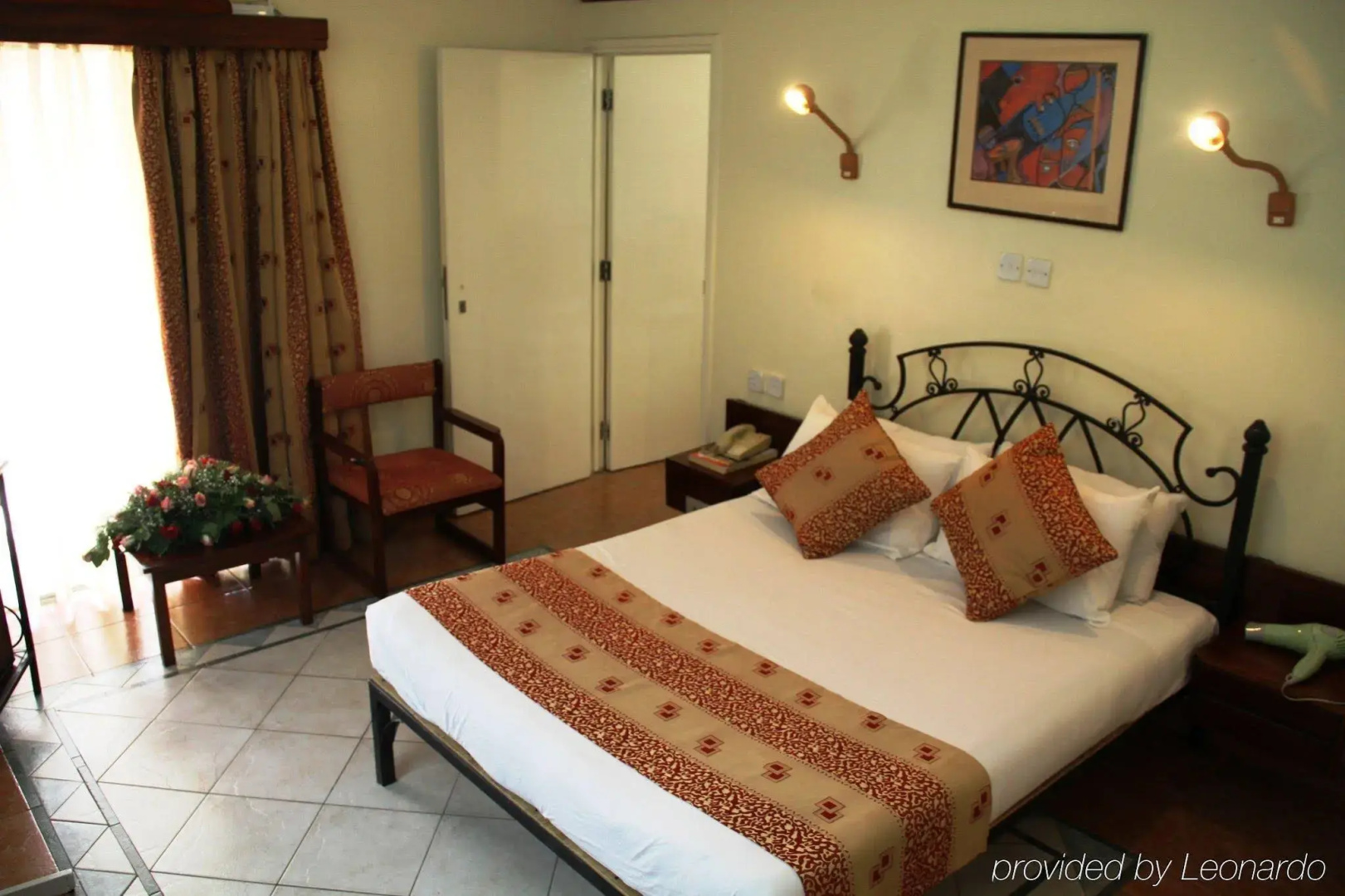 Mayhouse 680 Hotel