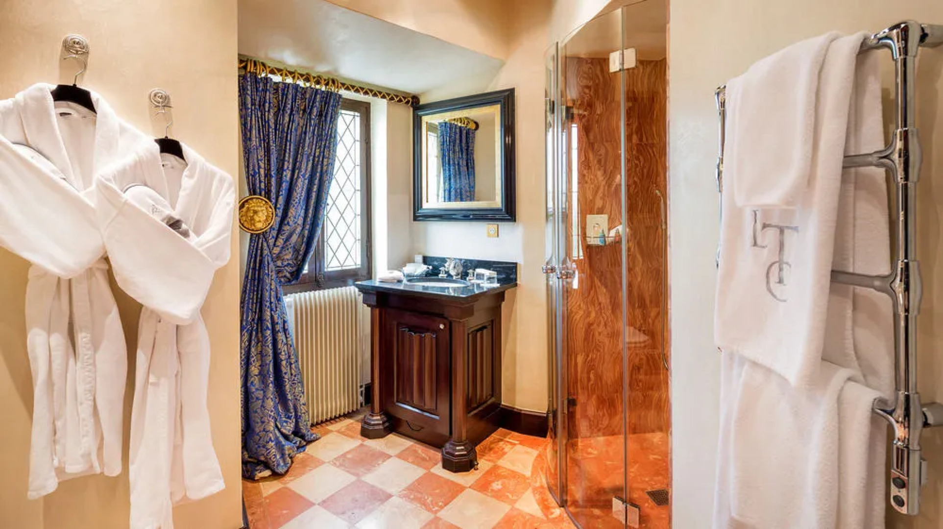 Château La Tour Carnet - B.Magrez Luxury Wine Experience