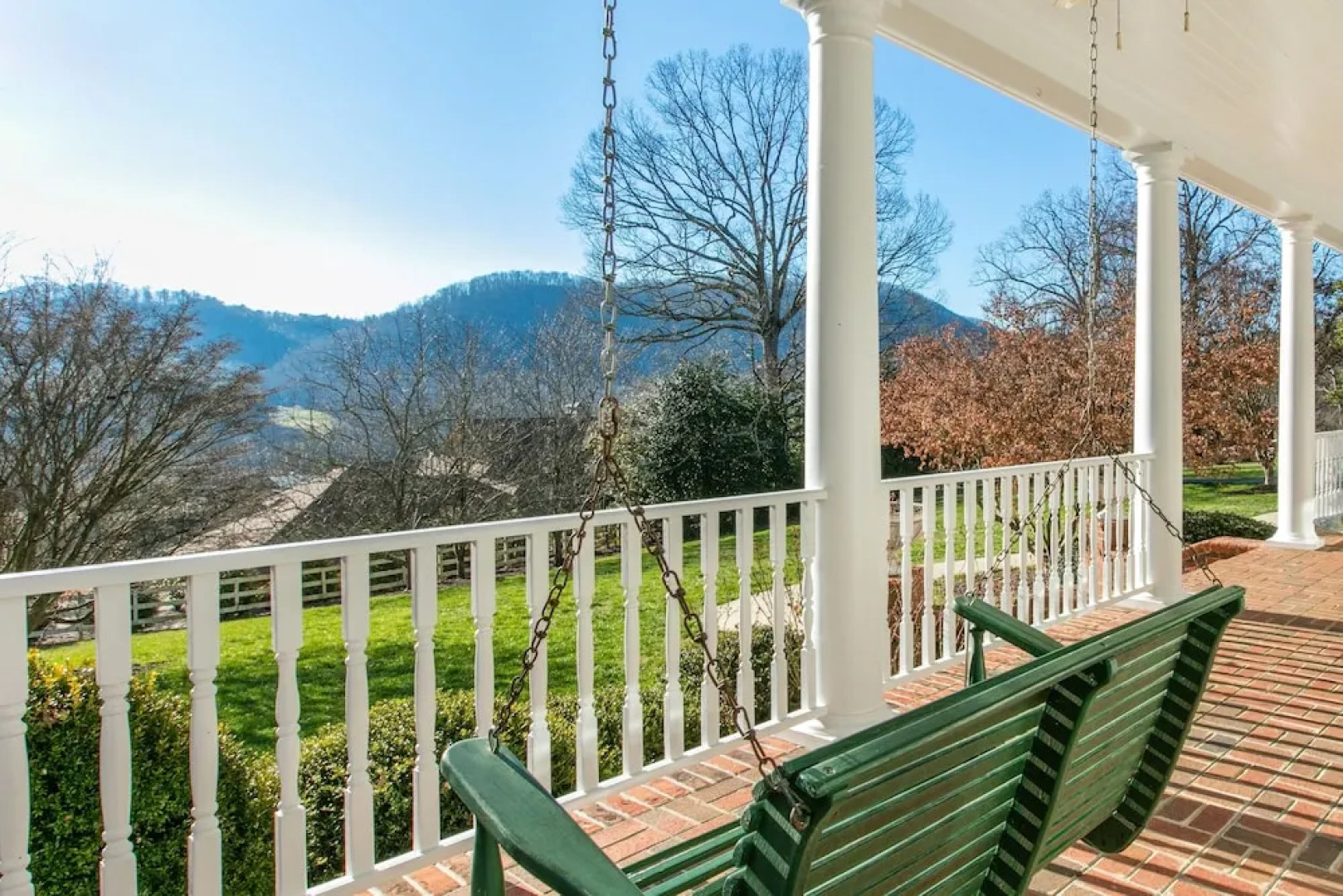 Hart House- A Luxurious Asheville Vacation Country ! 6 Bedroom Home