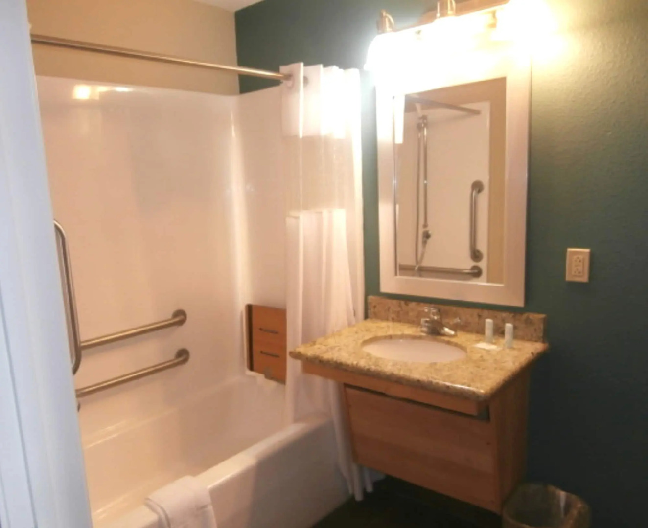 Studio 6 Lenexa, KS - Overland Park