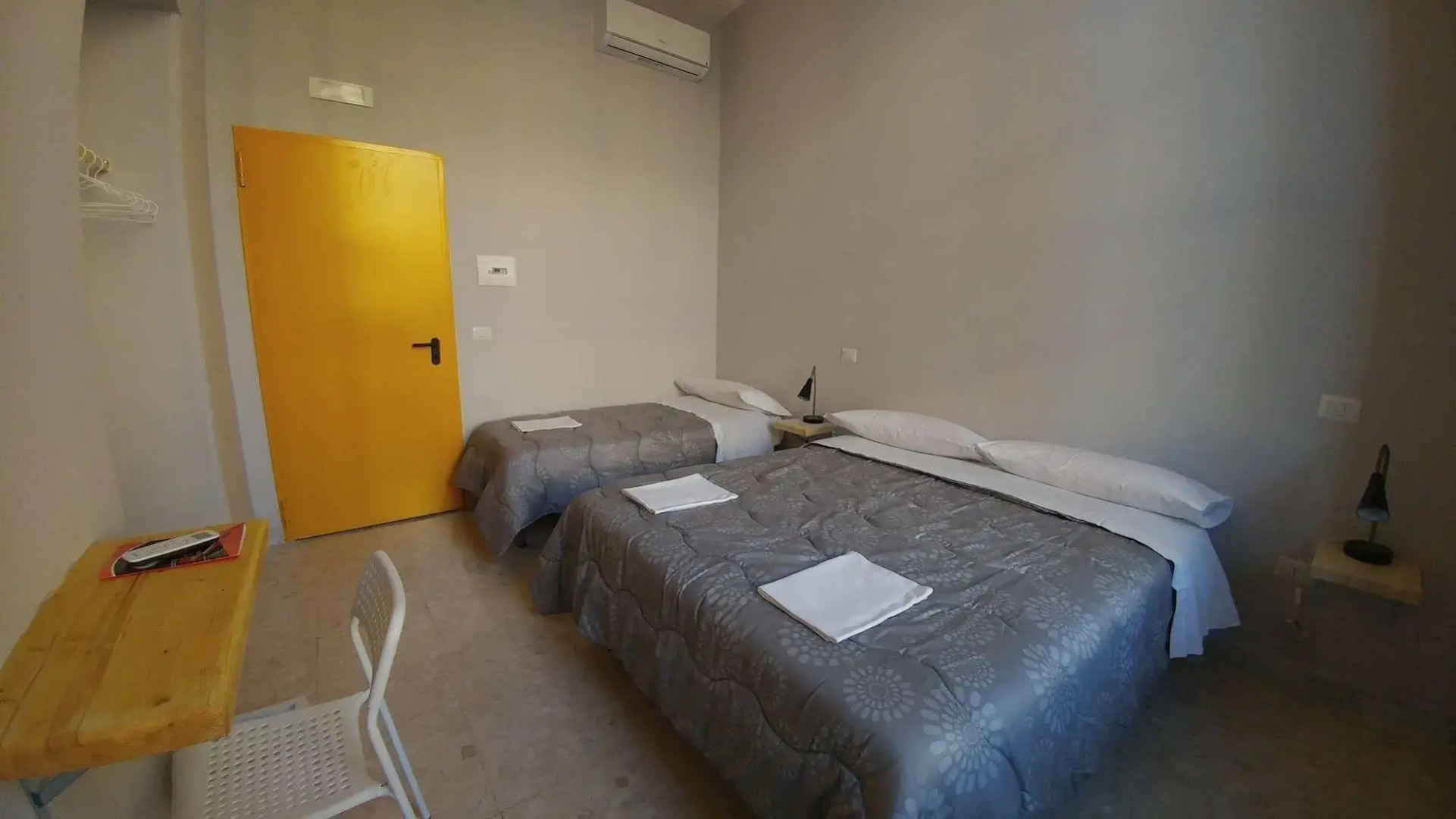 NeapolitanTrips Hostel and Bar