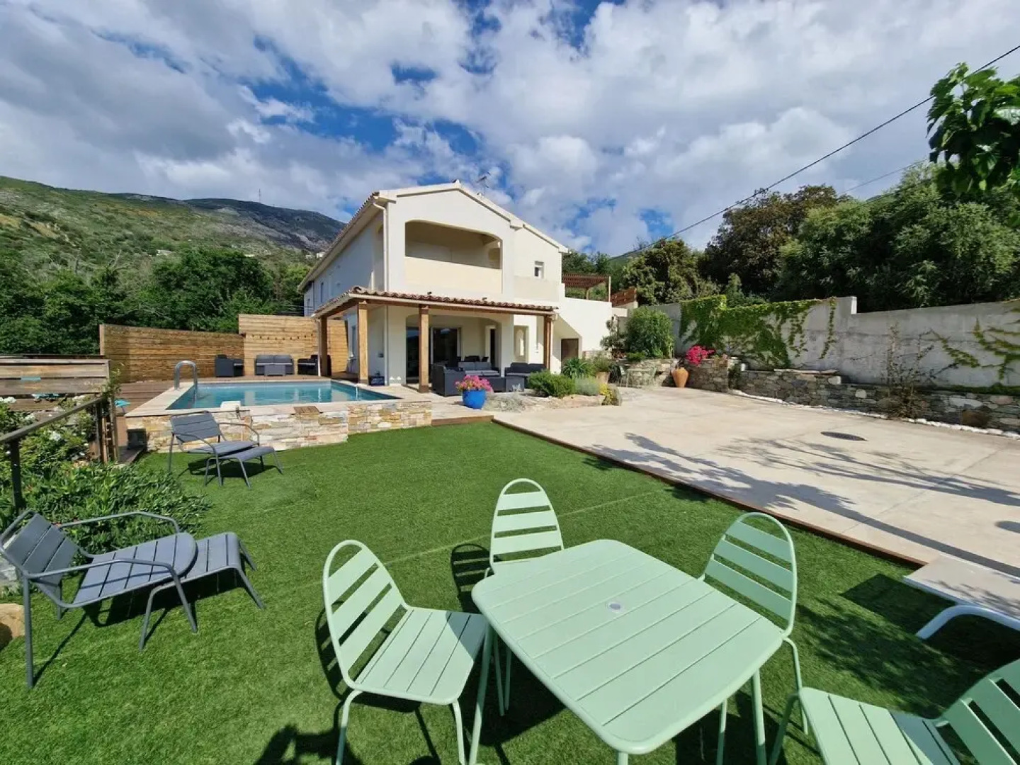 T3 Piscine Avec Jardin Proche St-florent