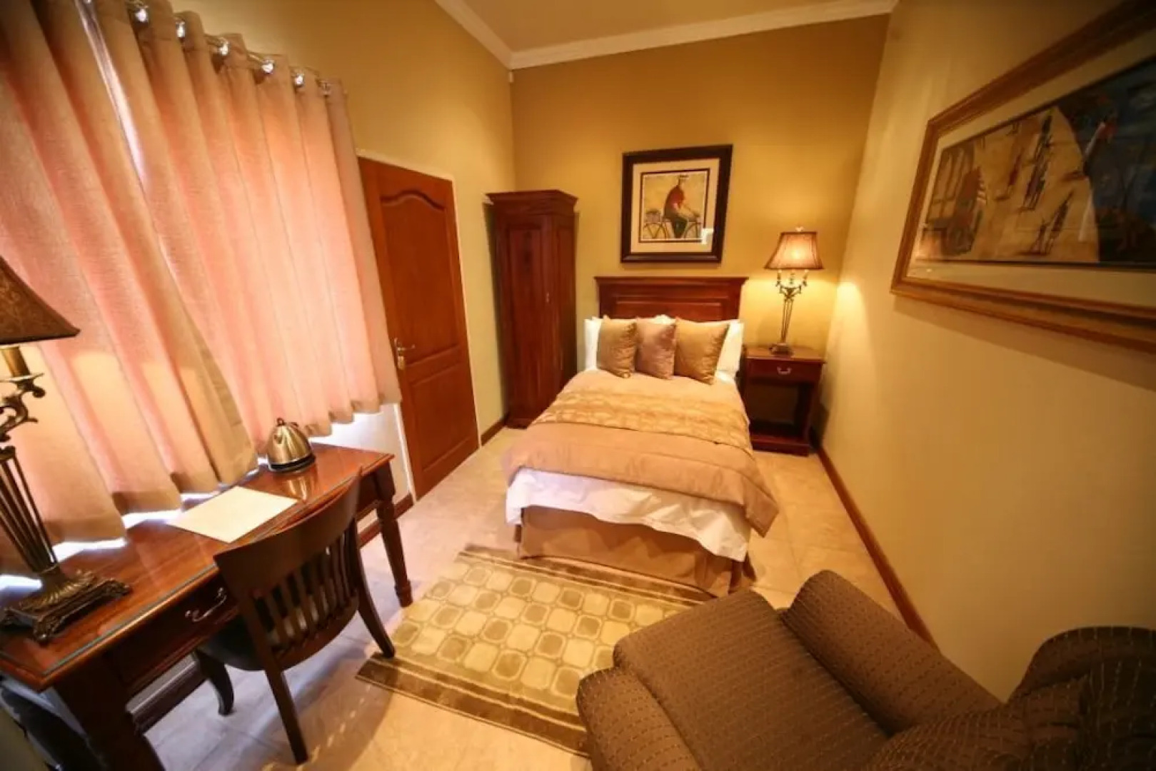 Le Cozmo Guest House