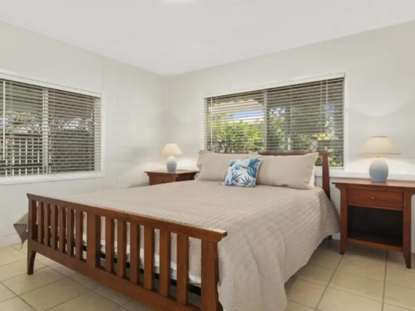 Woorim Beach House with Water Views