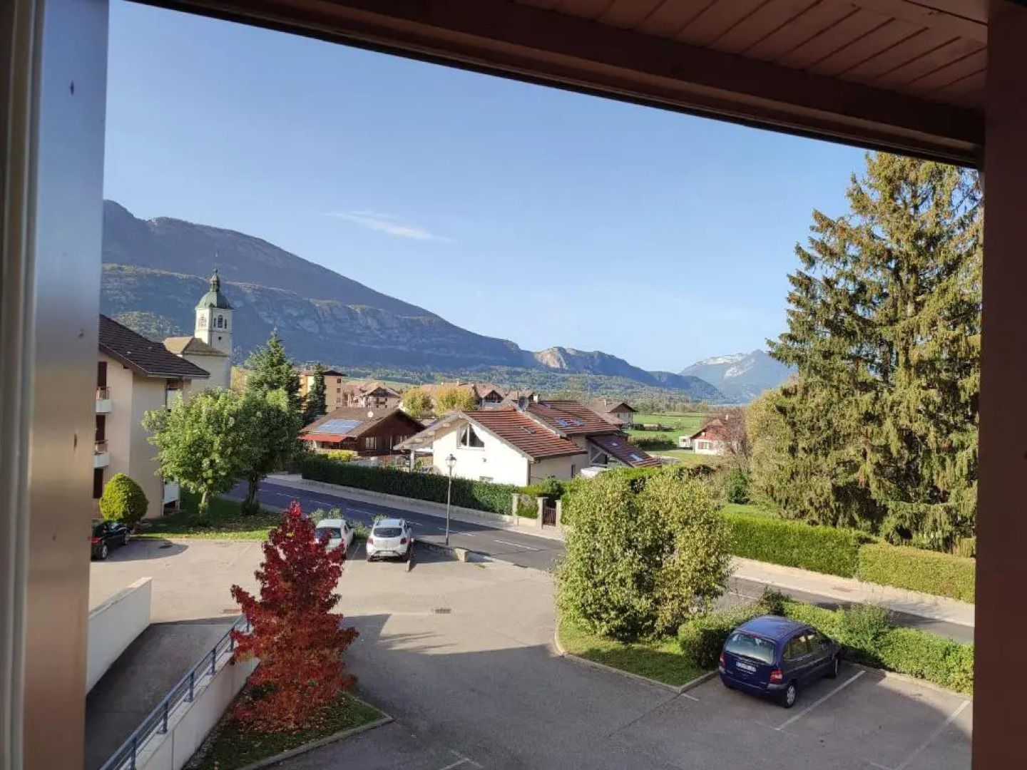 Appartement plein centre village, vue montagnes, proximité immédiate lac