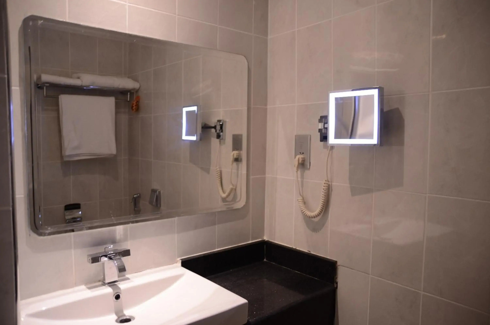 Cloud Hotel & Suites