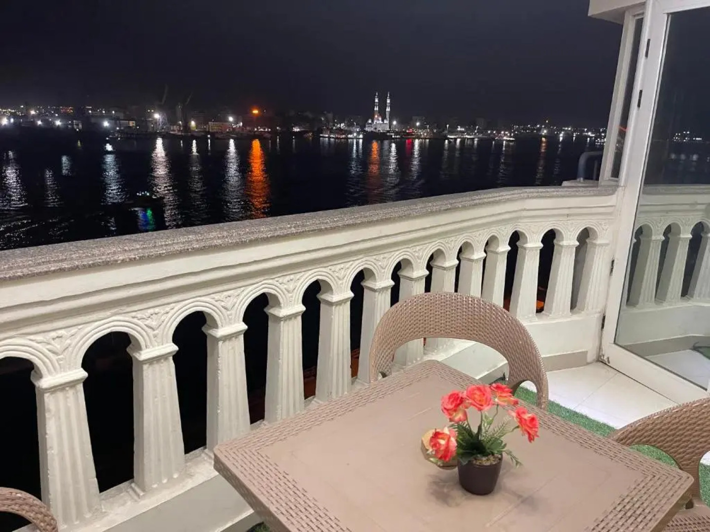 شقة مطلة علي قناة السويس701