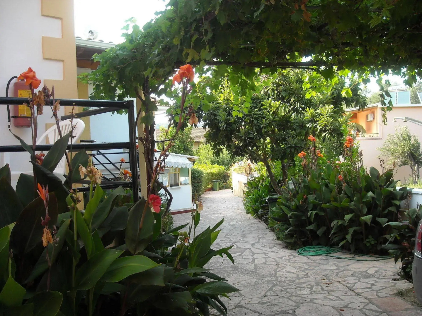 Kostas Apartments & Studios