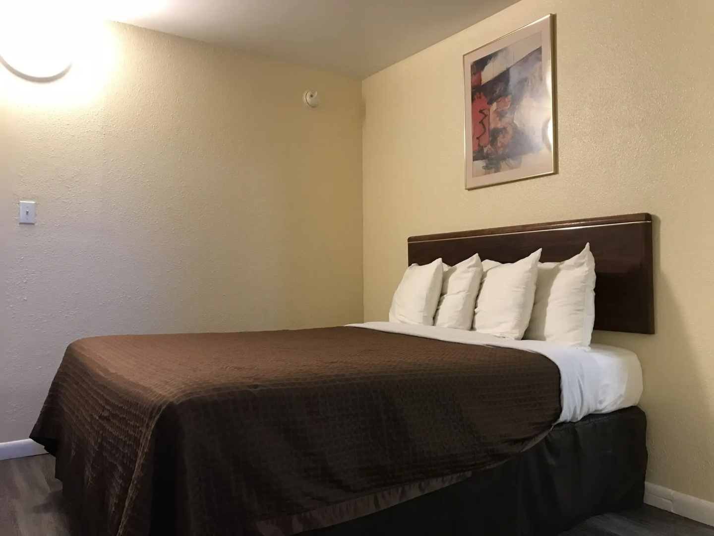 Plaza Motel