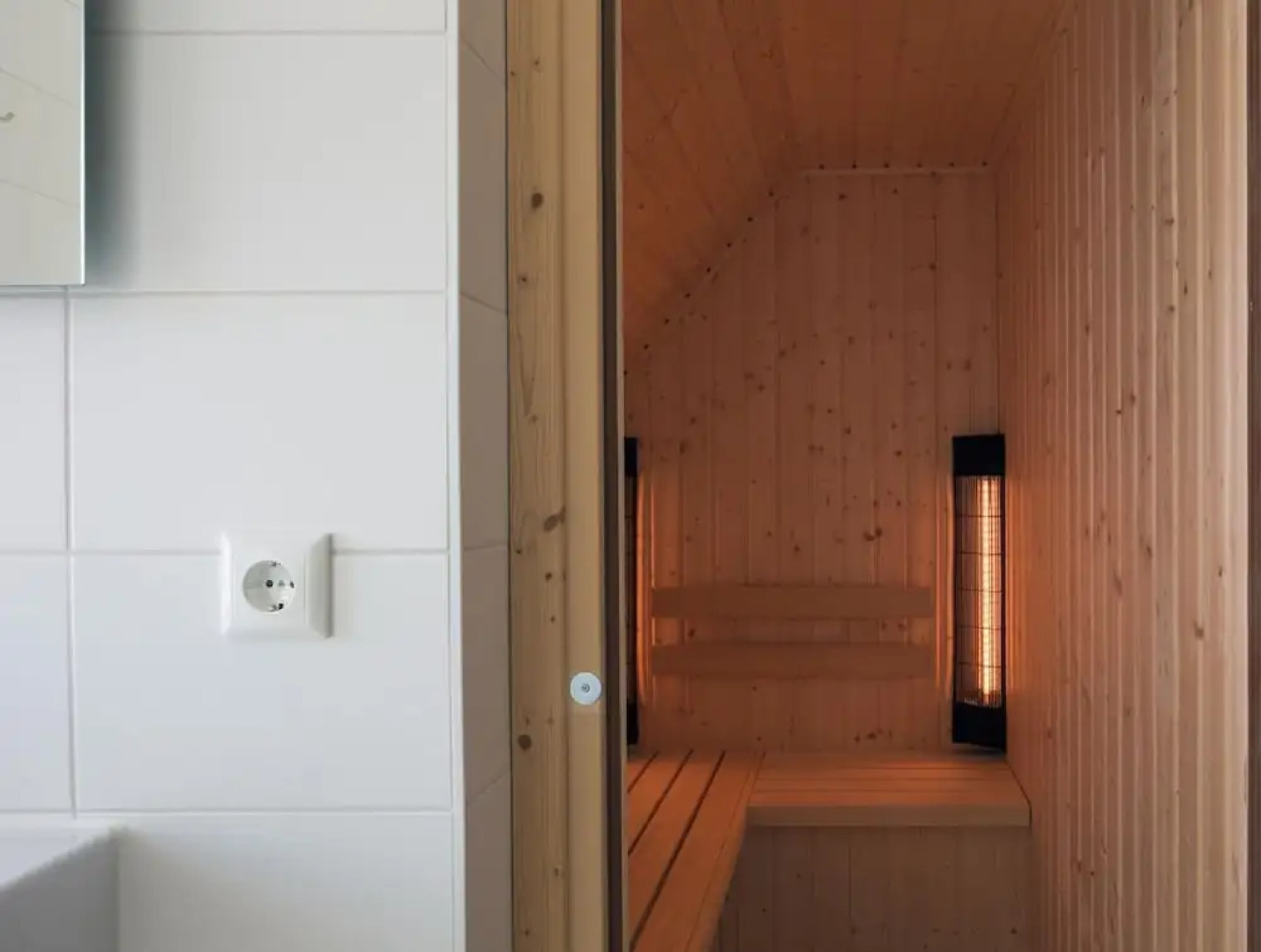 Villa Near Nieuwvliet Beach With Sauna