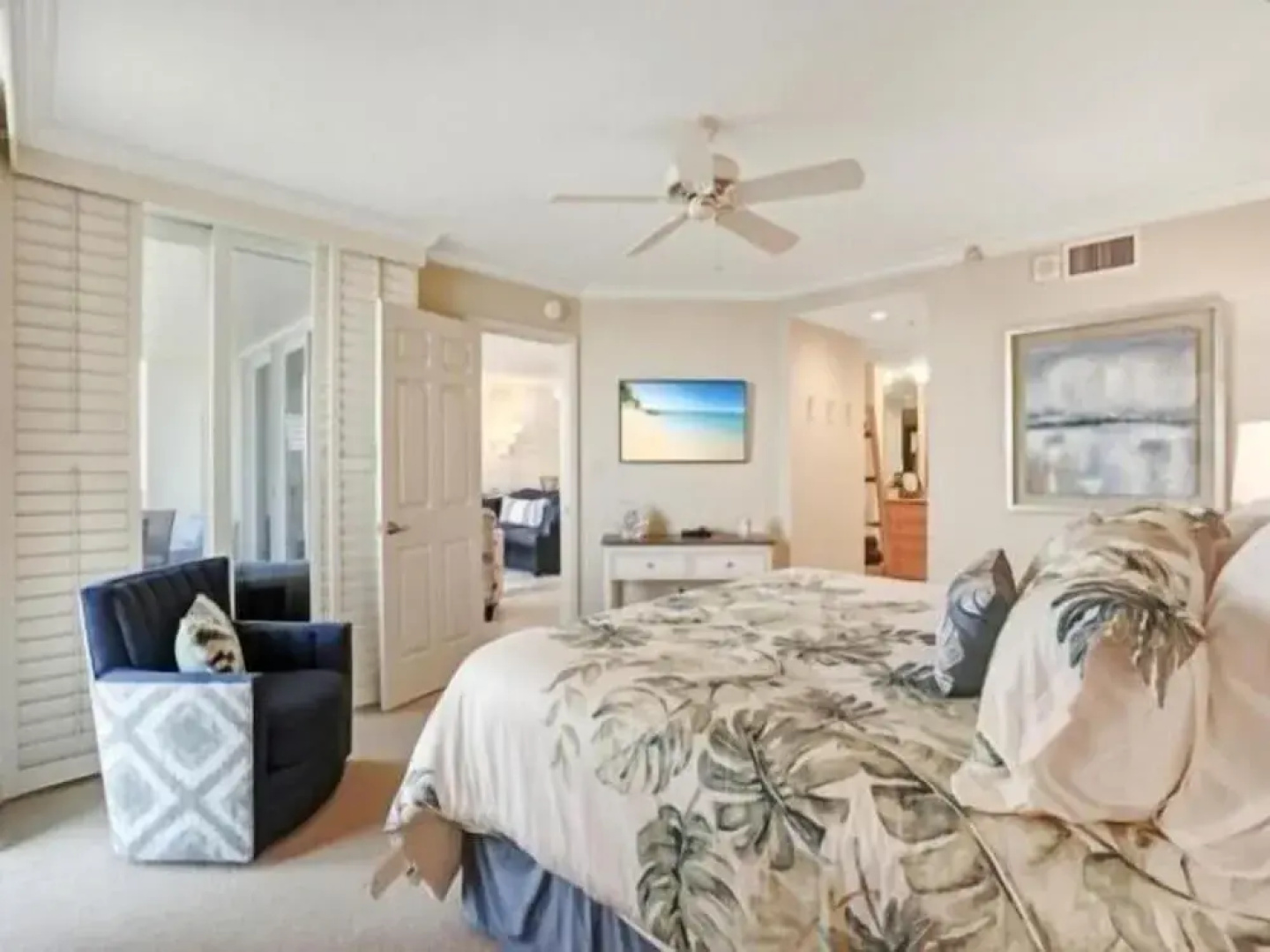 Deluxe Seaside Condo with Pool and Hot Tub by RedAwning