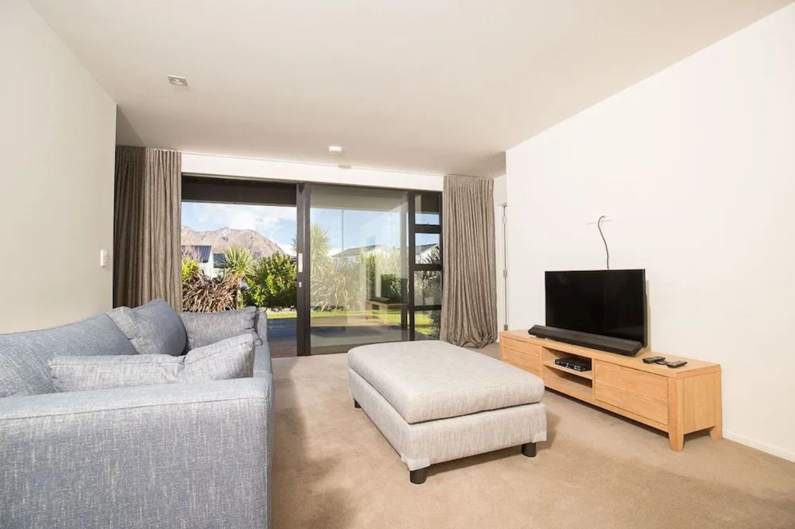 Clutha Place - Sleeps 8 - Lake Views - Balcony