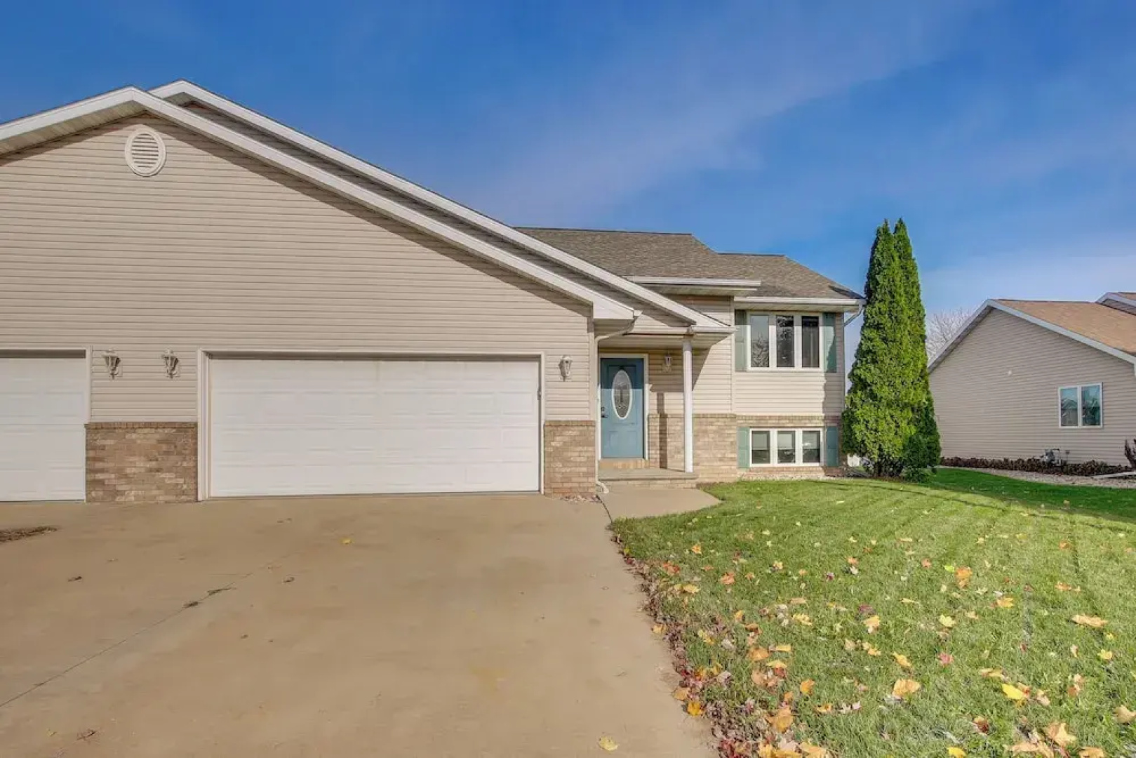 Bright Little Chute Condo w/ Deck & Yard!