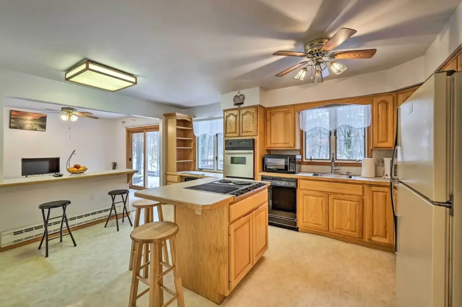 Pocono Pines Home ~ 10 Mi to Skiing & Hiking!