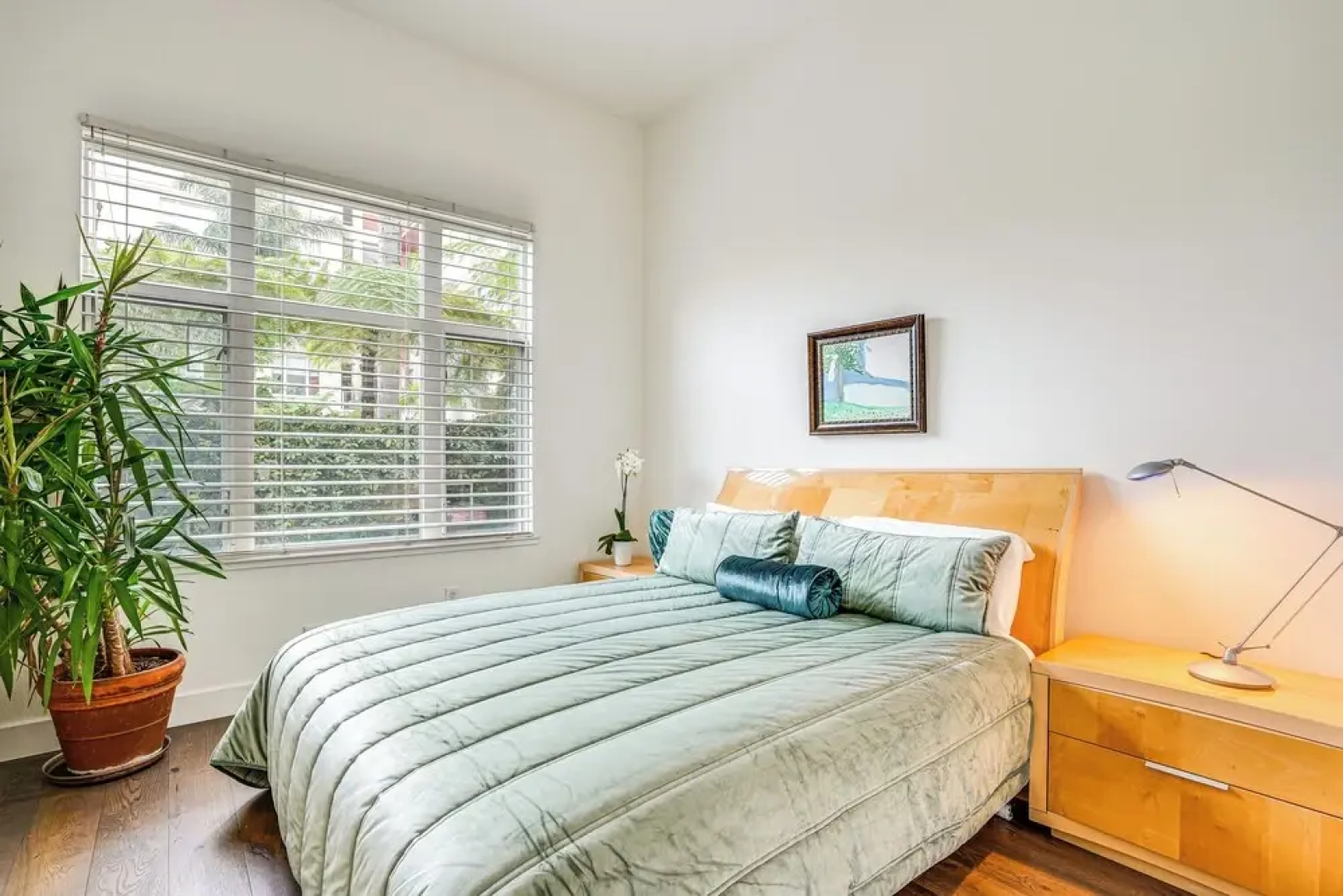 Luxe Condo w/ Private Patio & Perks in Emeryville!