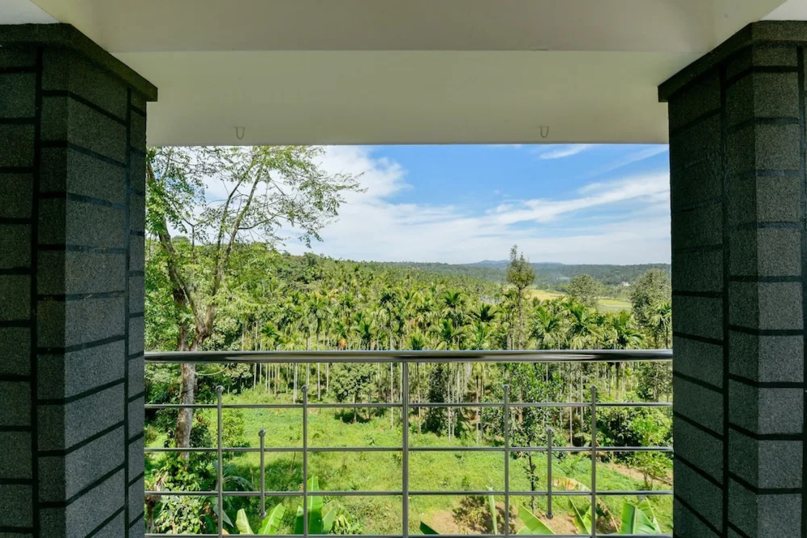 OYO 24016 Home Valley View 2BHK Sulthan Bathery