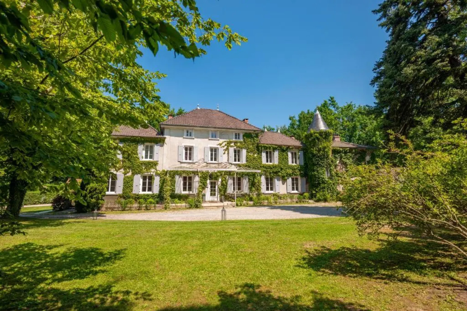 Chateau Des Ayes   Chambres & Suites